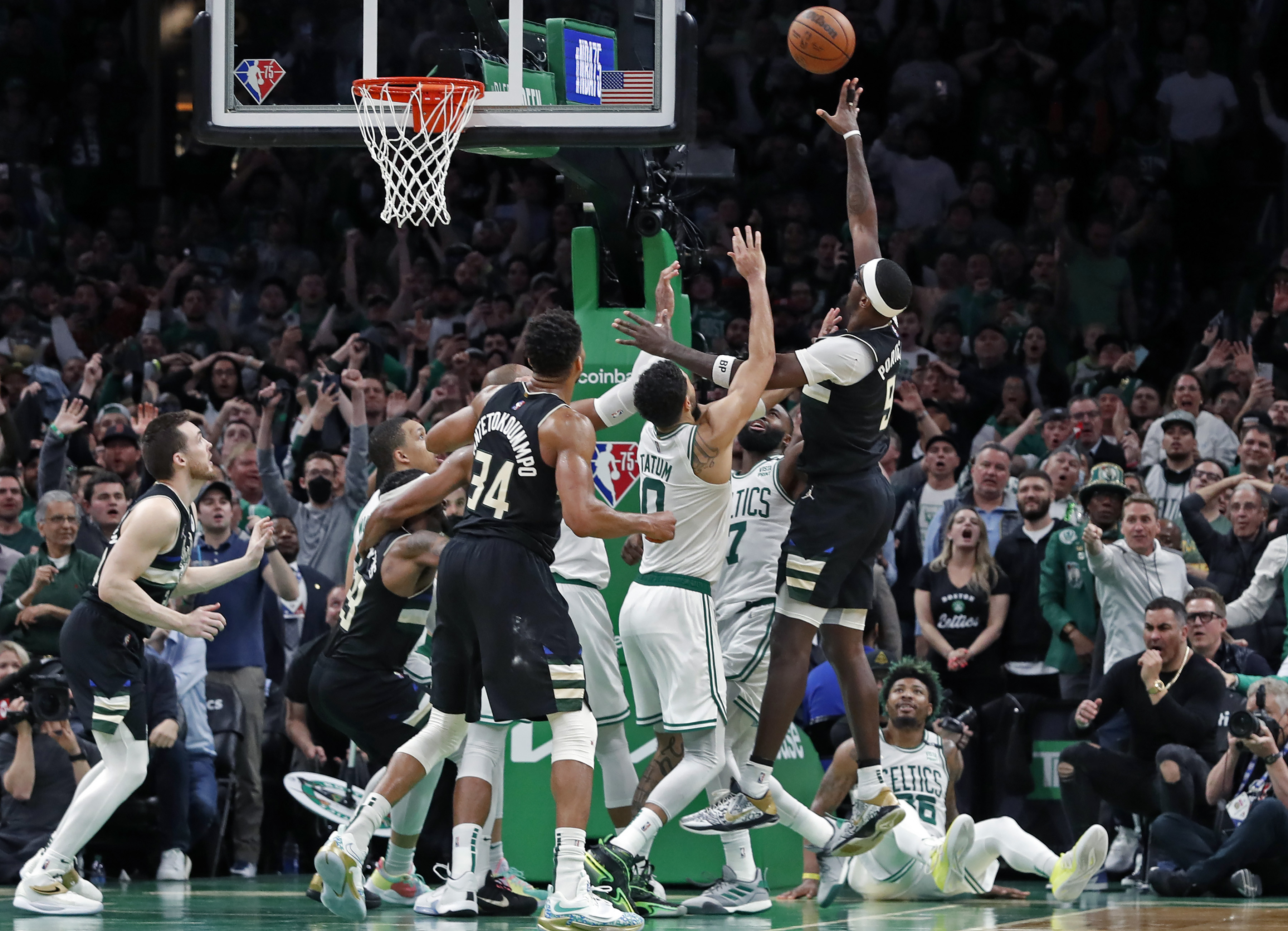 Giannis Antetokounmpo dunks from free-throw line (VIDEO) - NBC Sports