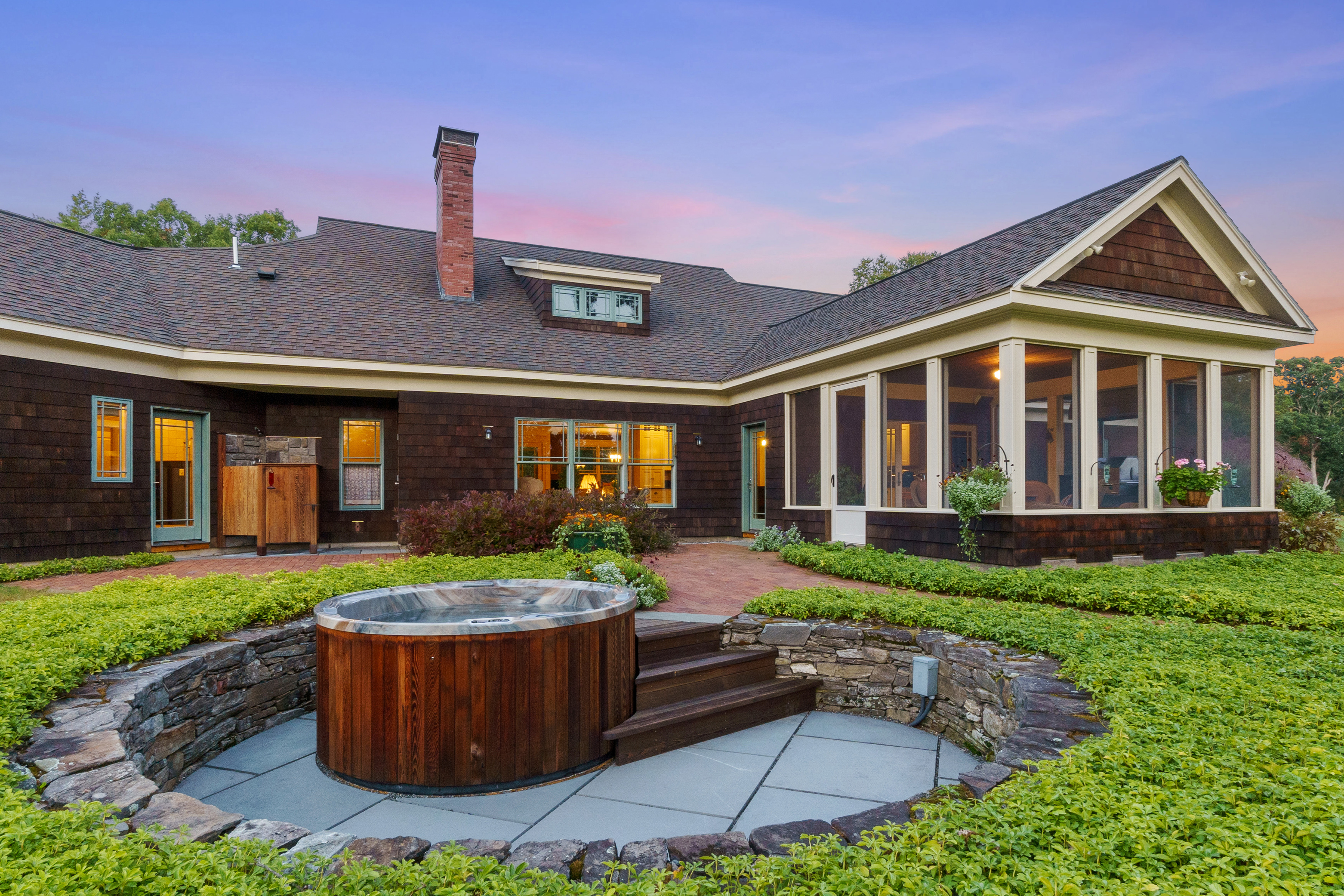 110-barre-road-hubbardston-hot-tub