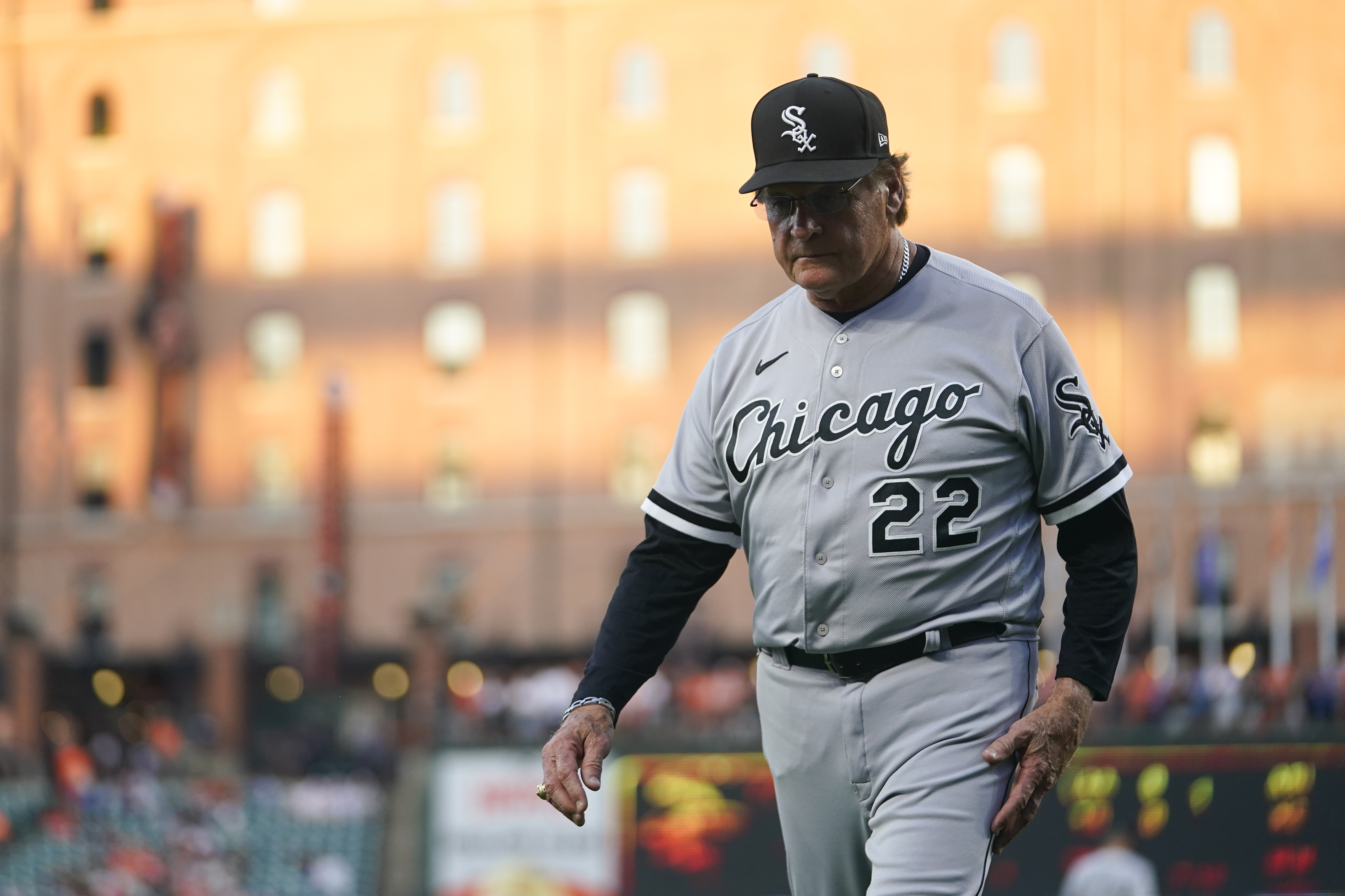 White Sox manager Tony La Russa out indefinitely with health issue - The  Boston Globe