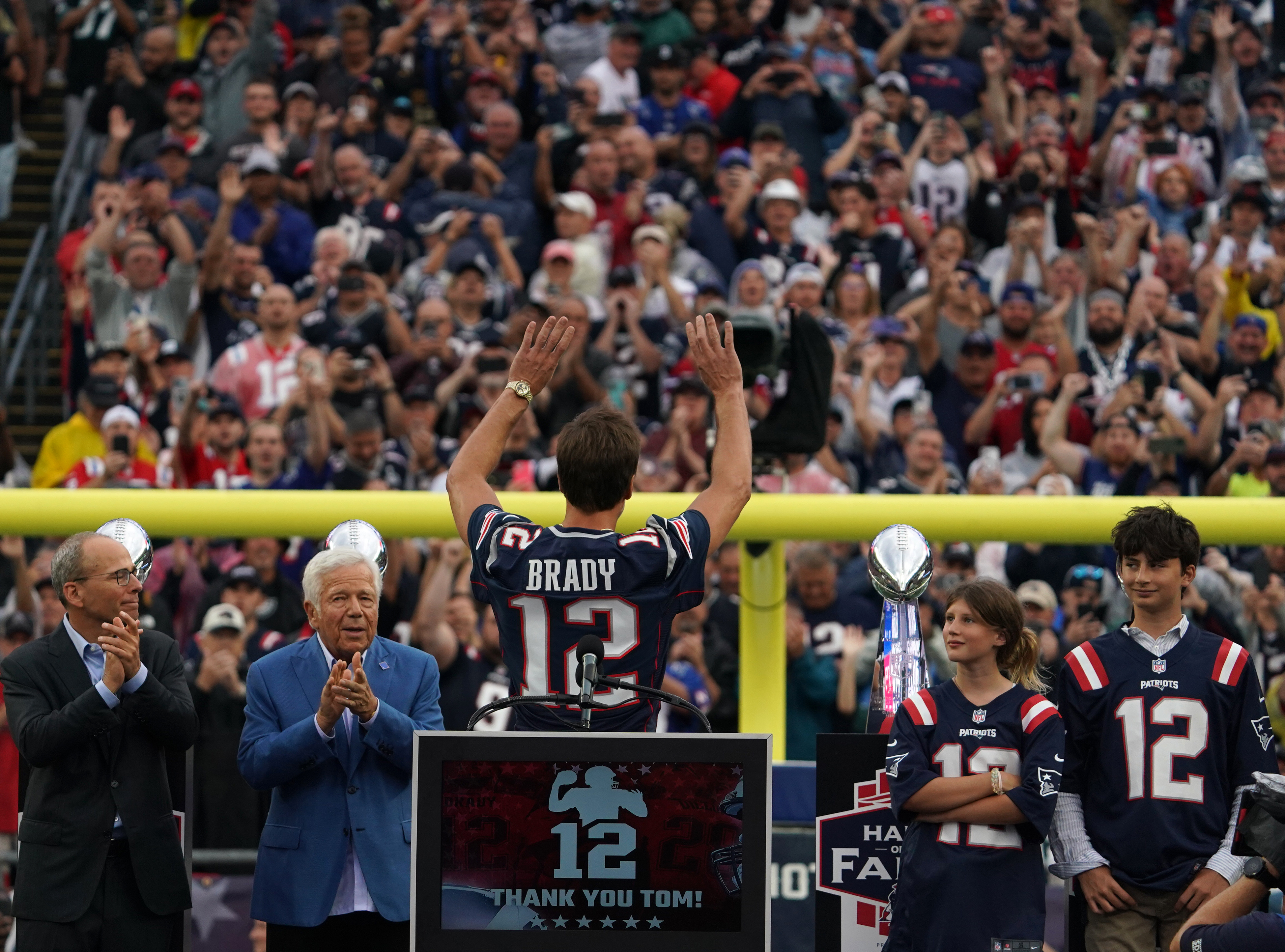 Tom Brady honored by New England Patriots, rings lighthouse bell