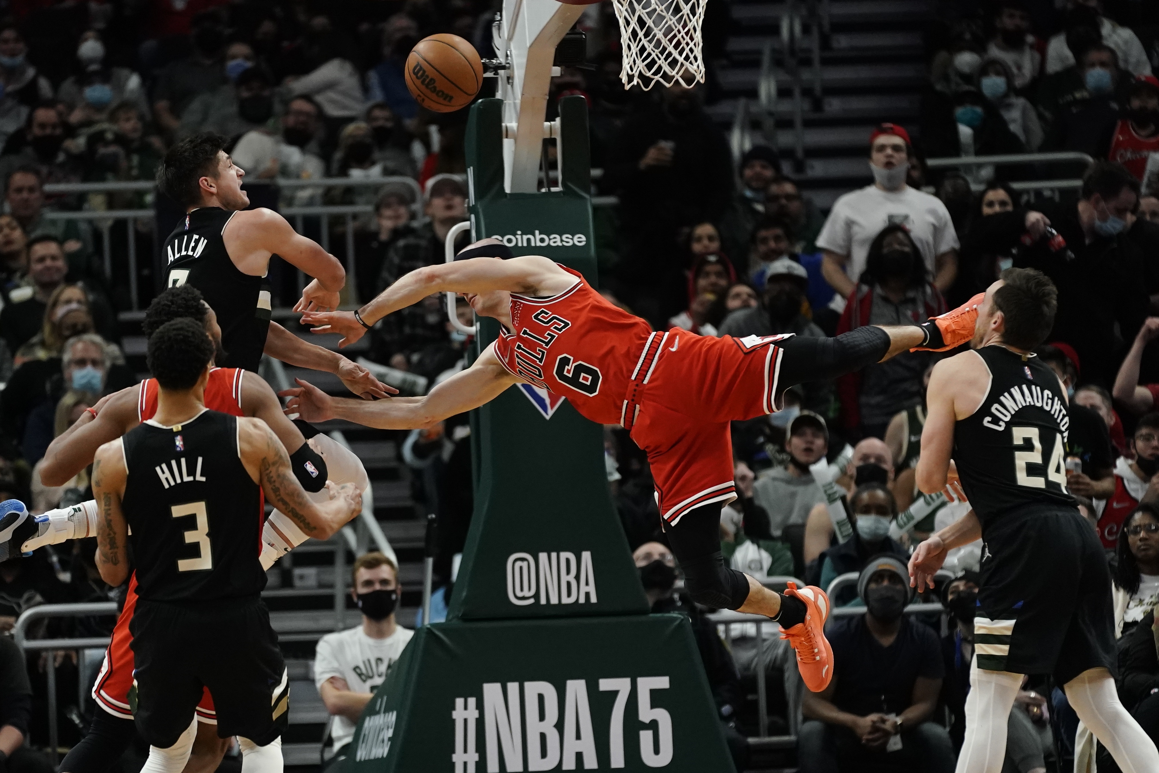 Chicago Bulls guard Alex Caruso sidelined by broken wrist after