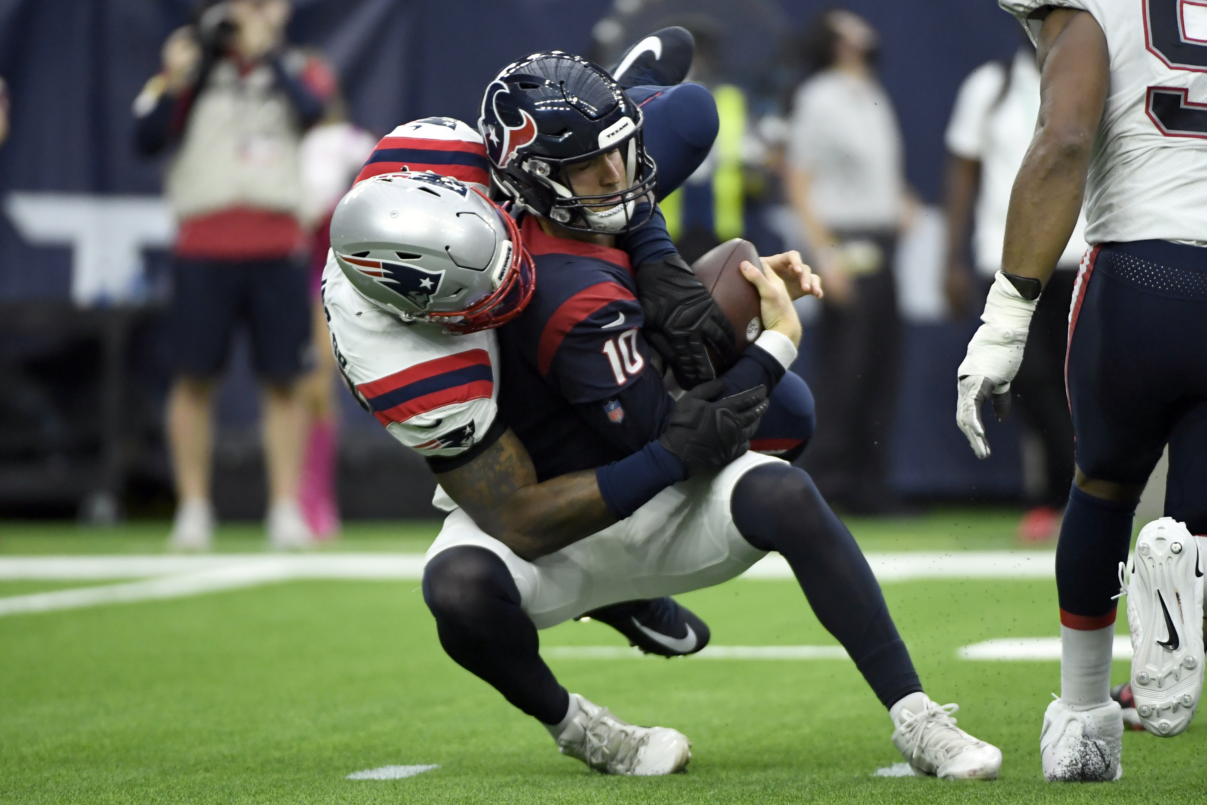 Texans fall apart in 2nd half of 25-22 loss to New England