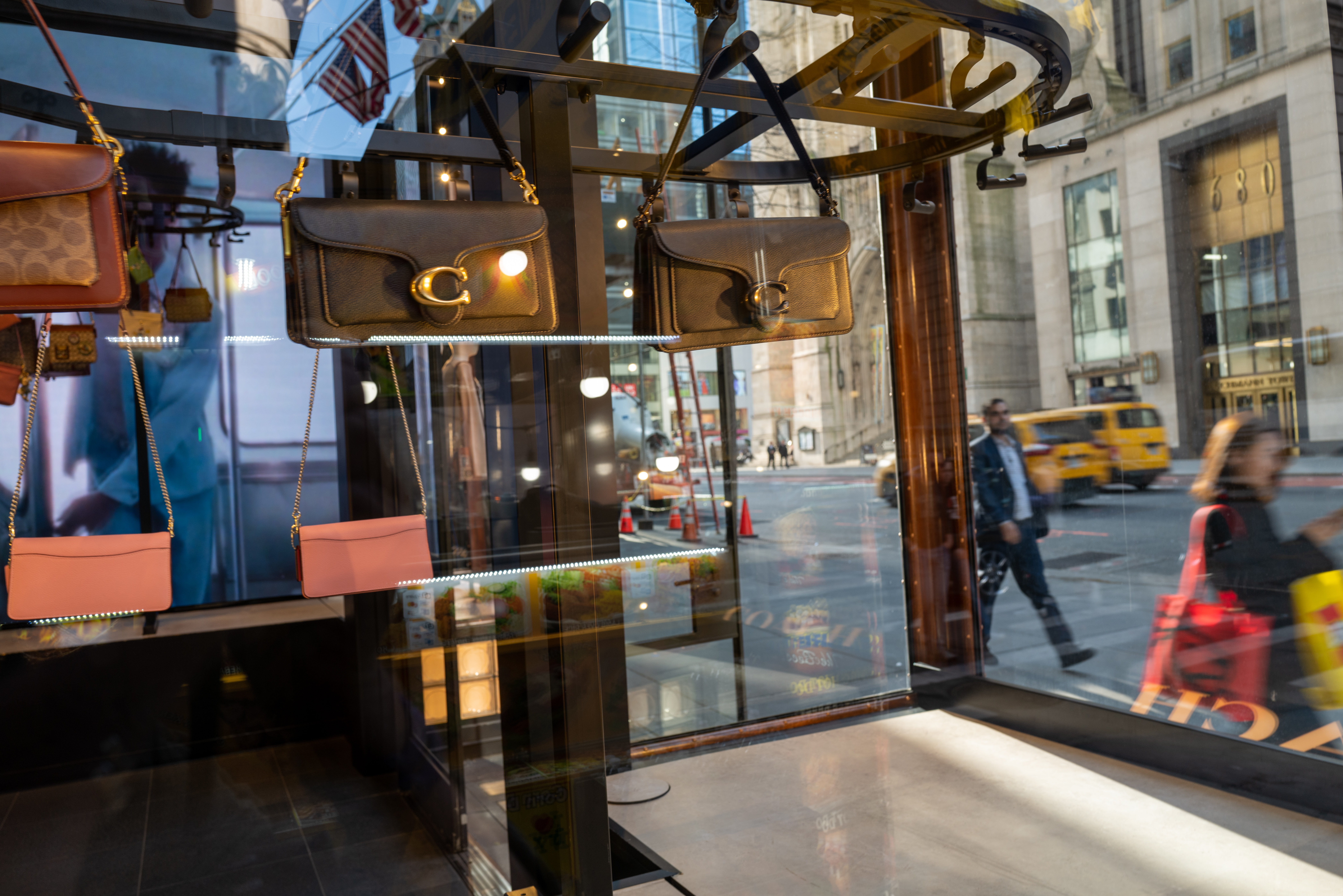 Pedestrians pass the Louis Vuitton store on 5th Avenue in New York, News  Photo - Getty Images