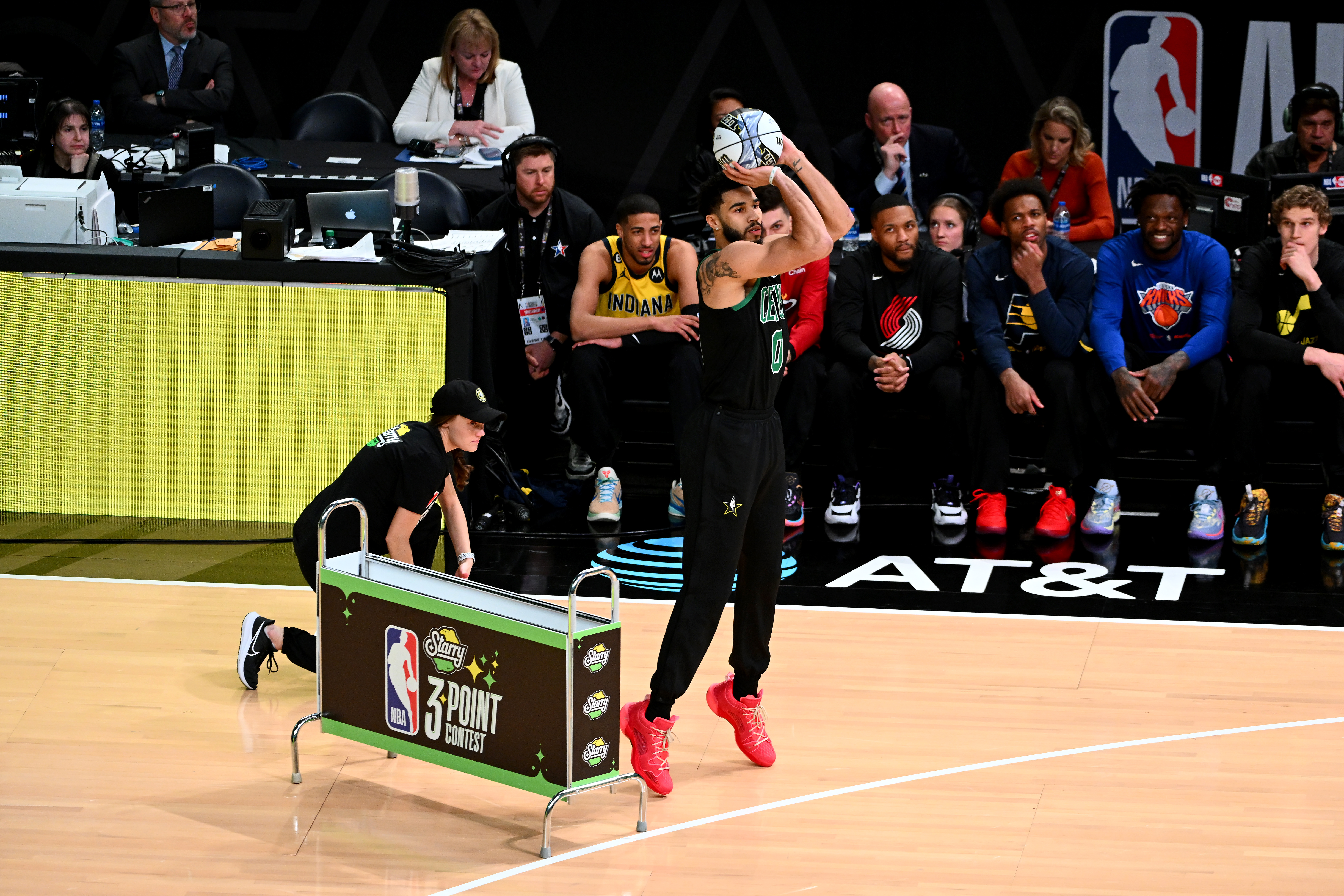 A 540-degree dunk, Dame Time, and Jayson Tatums strategic blunder — watch the highlights from NBA All-Star Saturday night