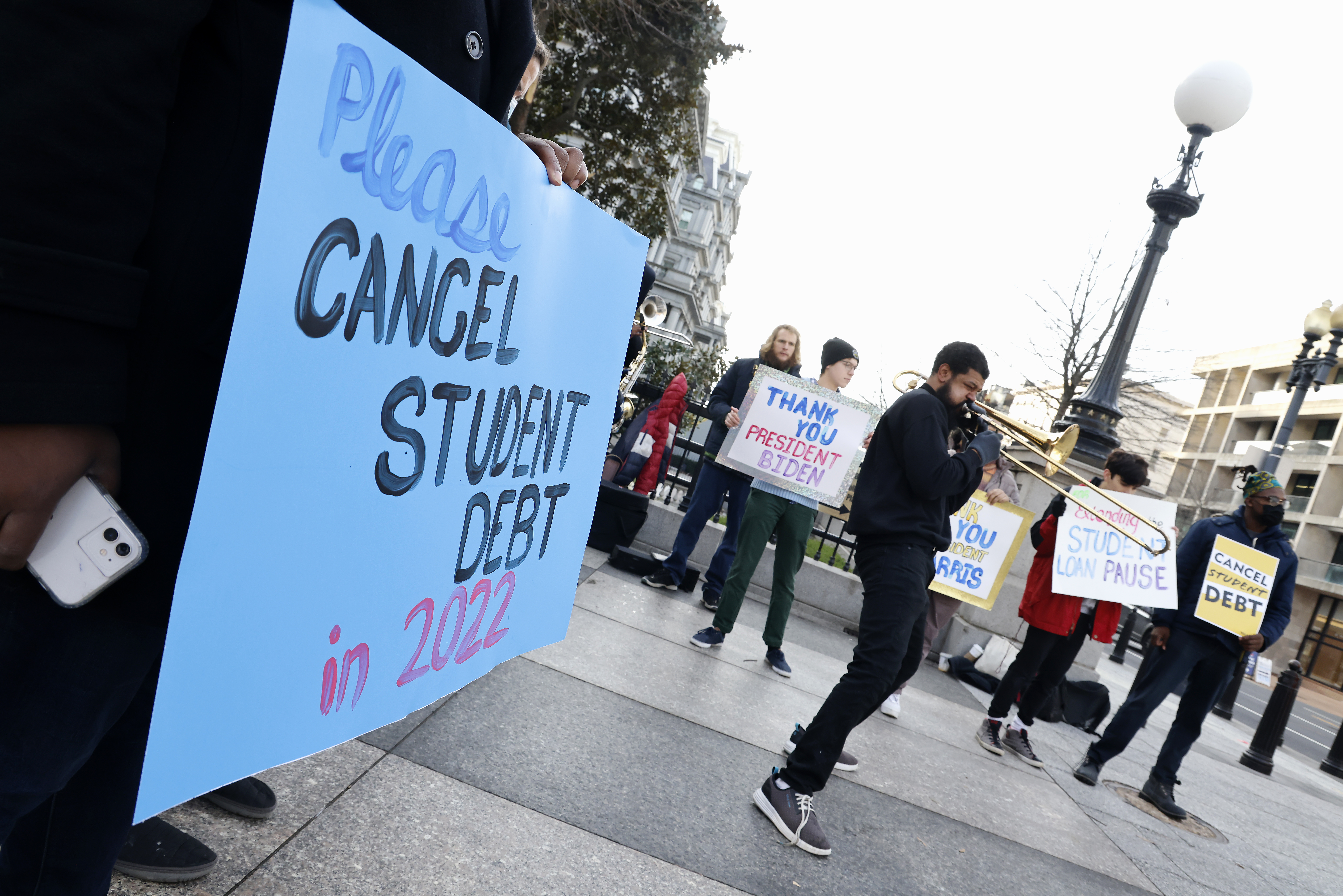 Biden Administration extends federal student loan repayment moratorium