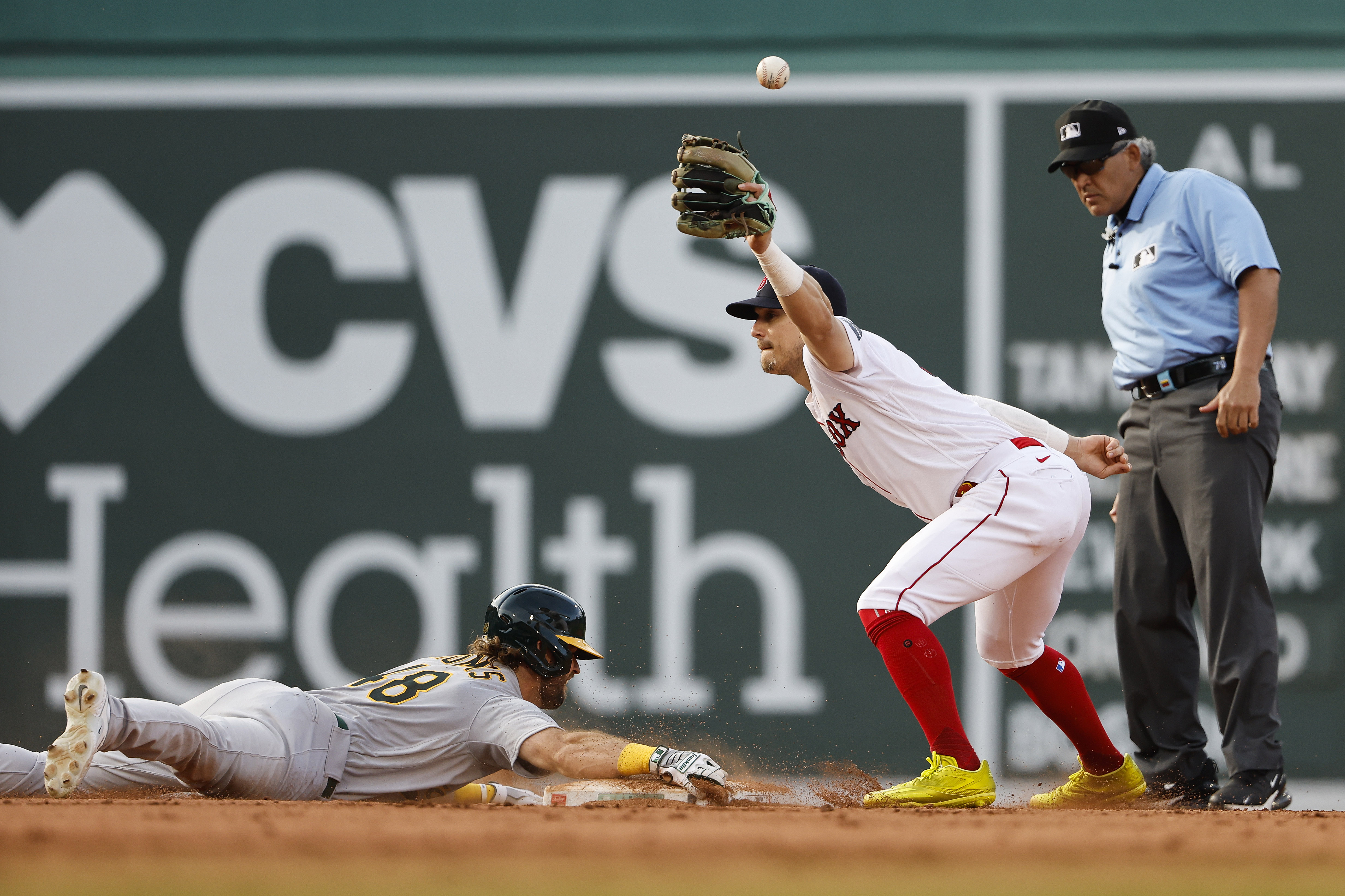 Kiké Hernández settles into unexpected everyday role in center field for  Red Sox - The Boston Globe