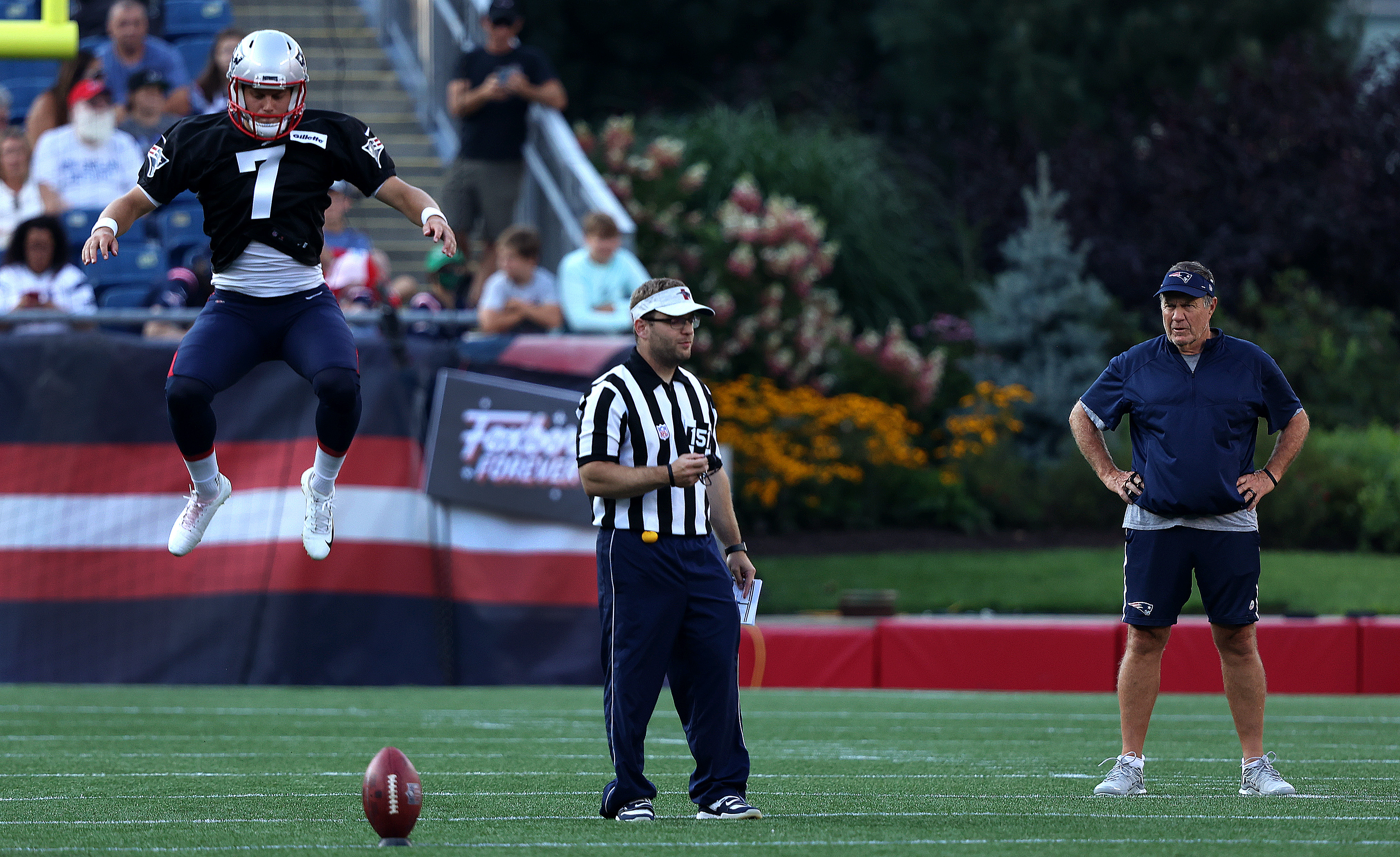 Patriots ease in Ezekiel Elliott slowly, and other observations from their  joint practice - The Boston Globe