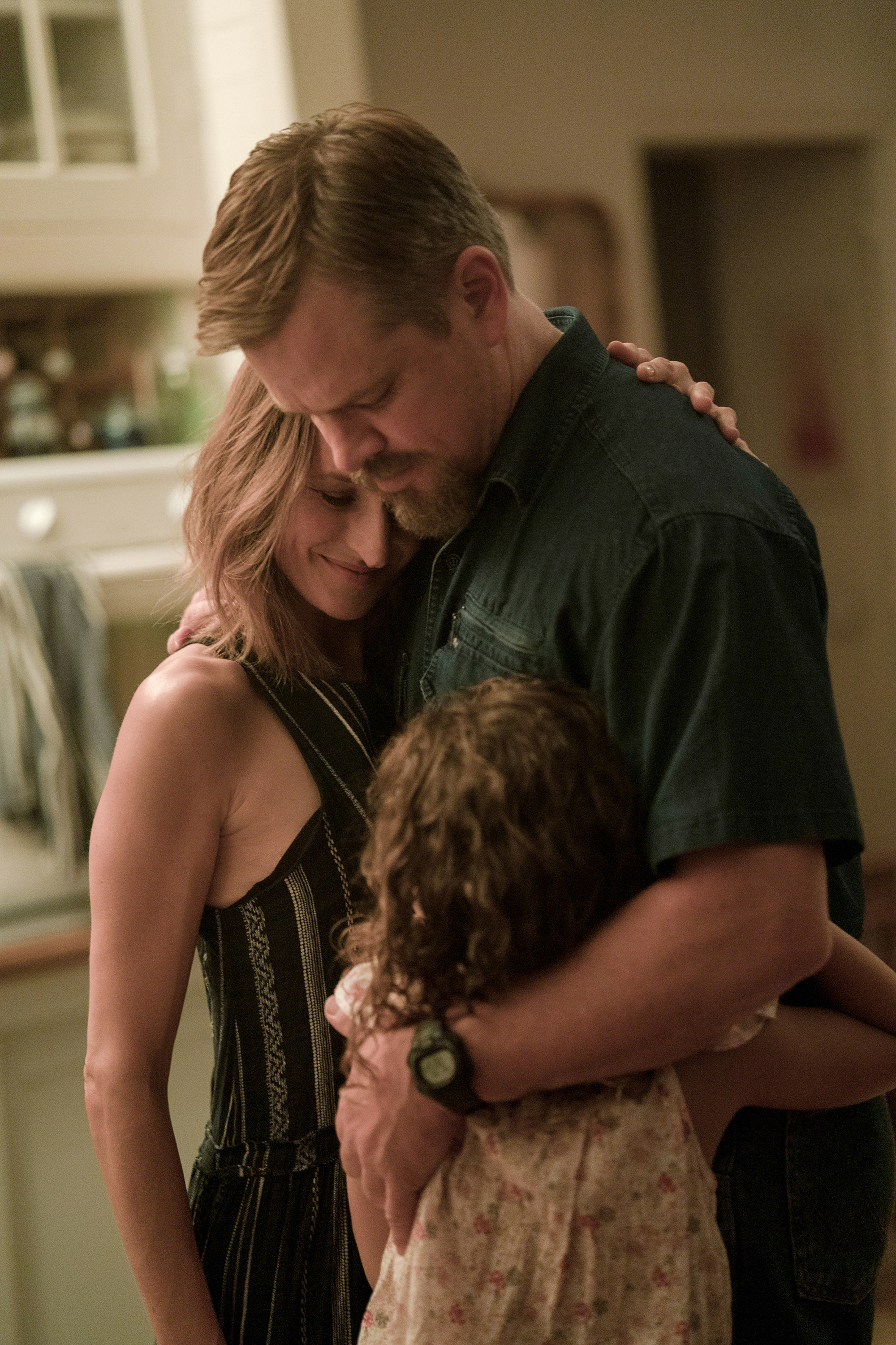 Camille Cottin, left, Matt Damon, and Lilou Siauvaud in "Stillwater."
