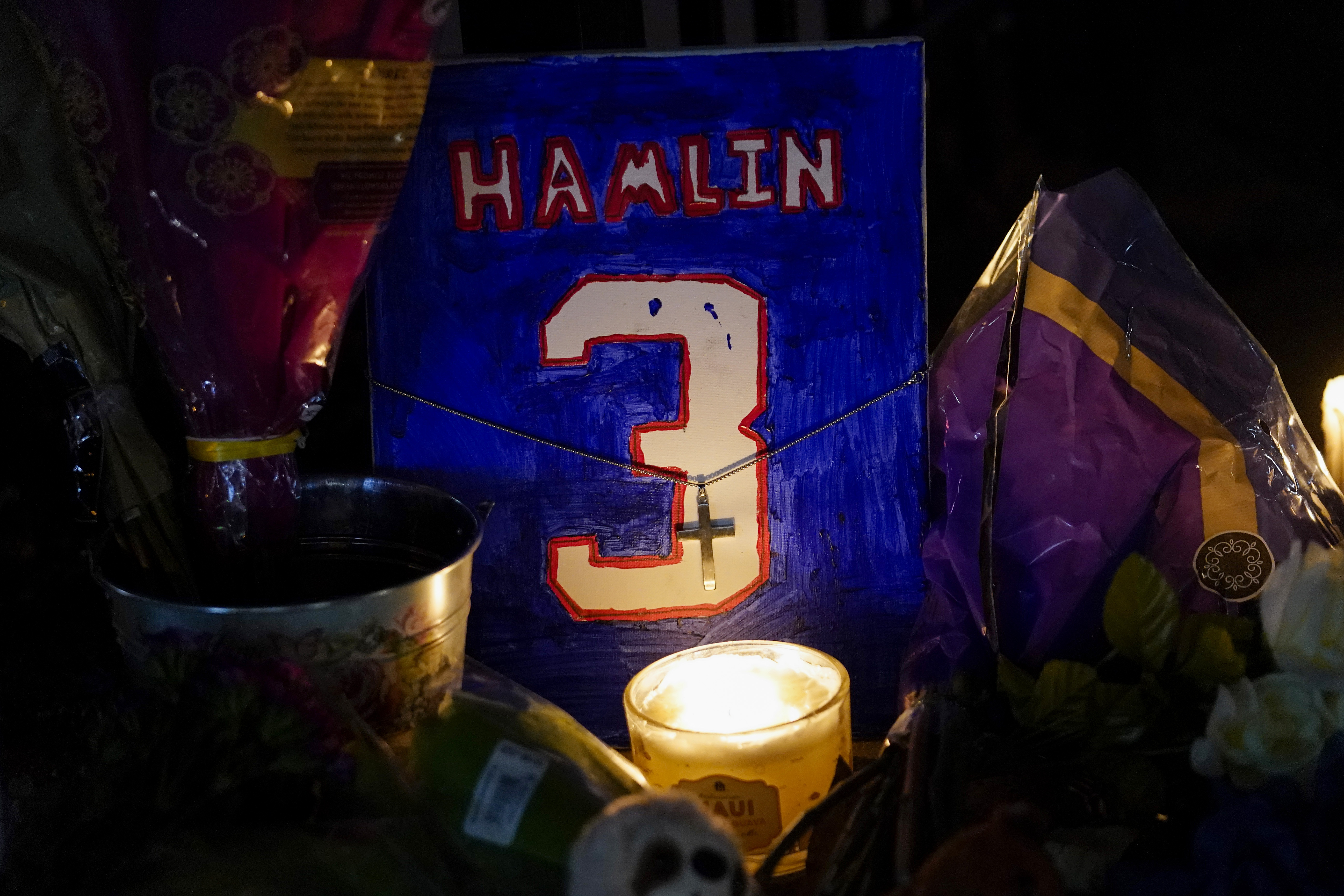 Robert Kraft, Patriots continue support for Damar Hamlin, donate