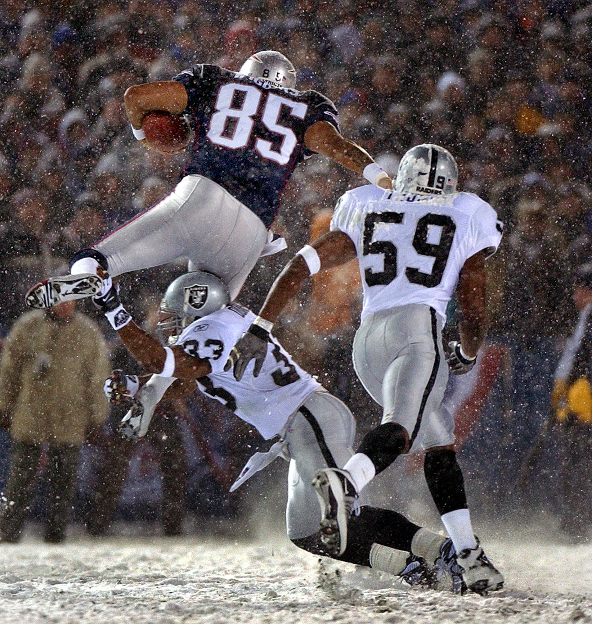 Death and distress haunt the 2001 Patriots team that kicked off a