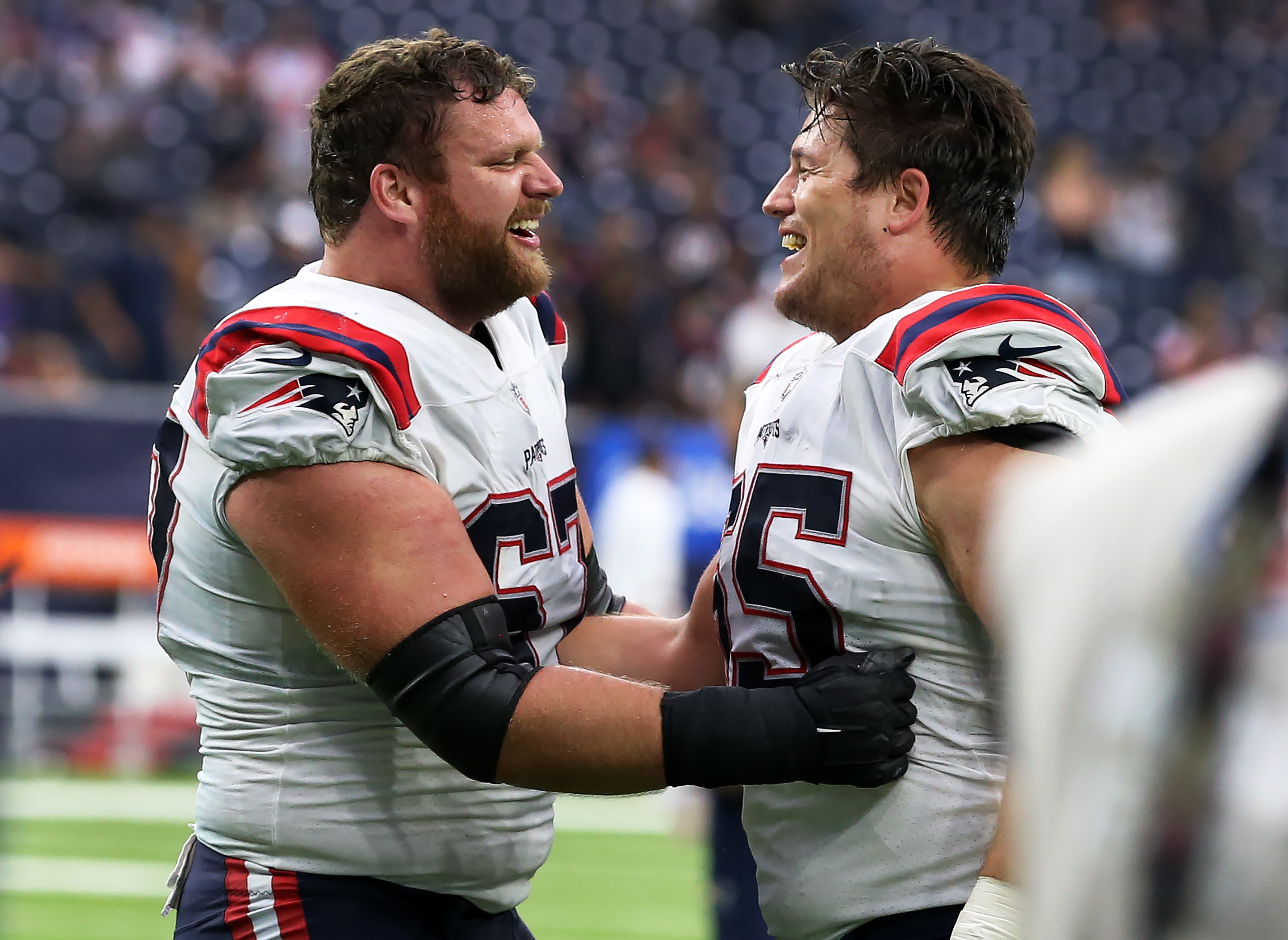 Texans fall apart in 2nd half of 25-22 loss to New England