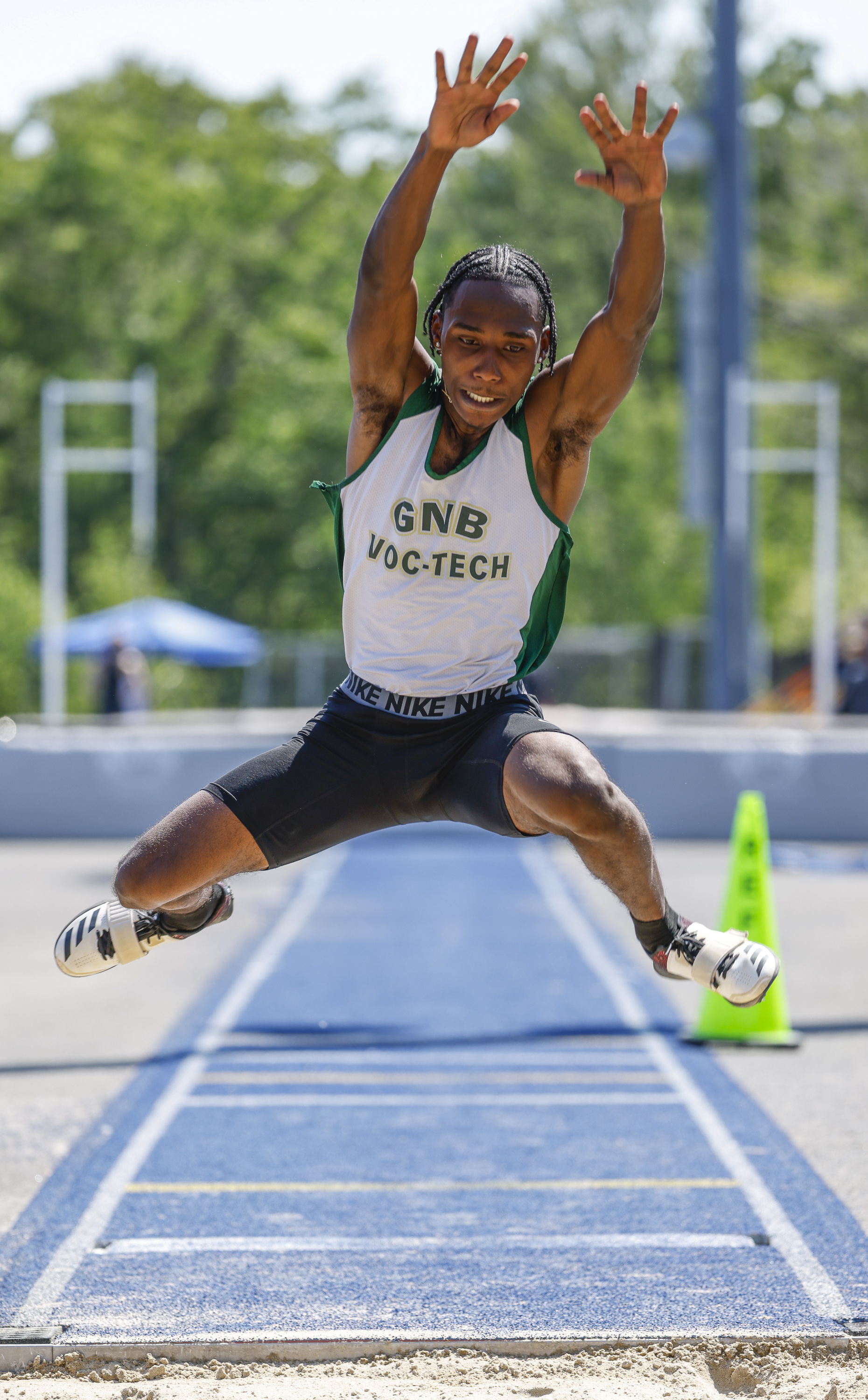 Gloucester’s William Kenney beats the heat to win the mile at MSTCA Jim