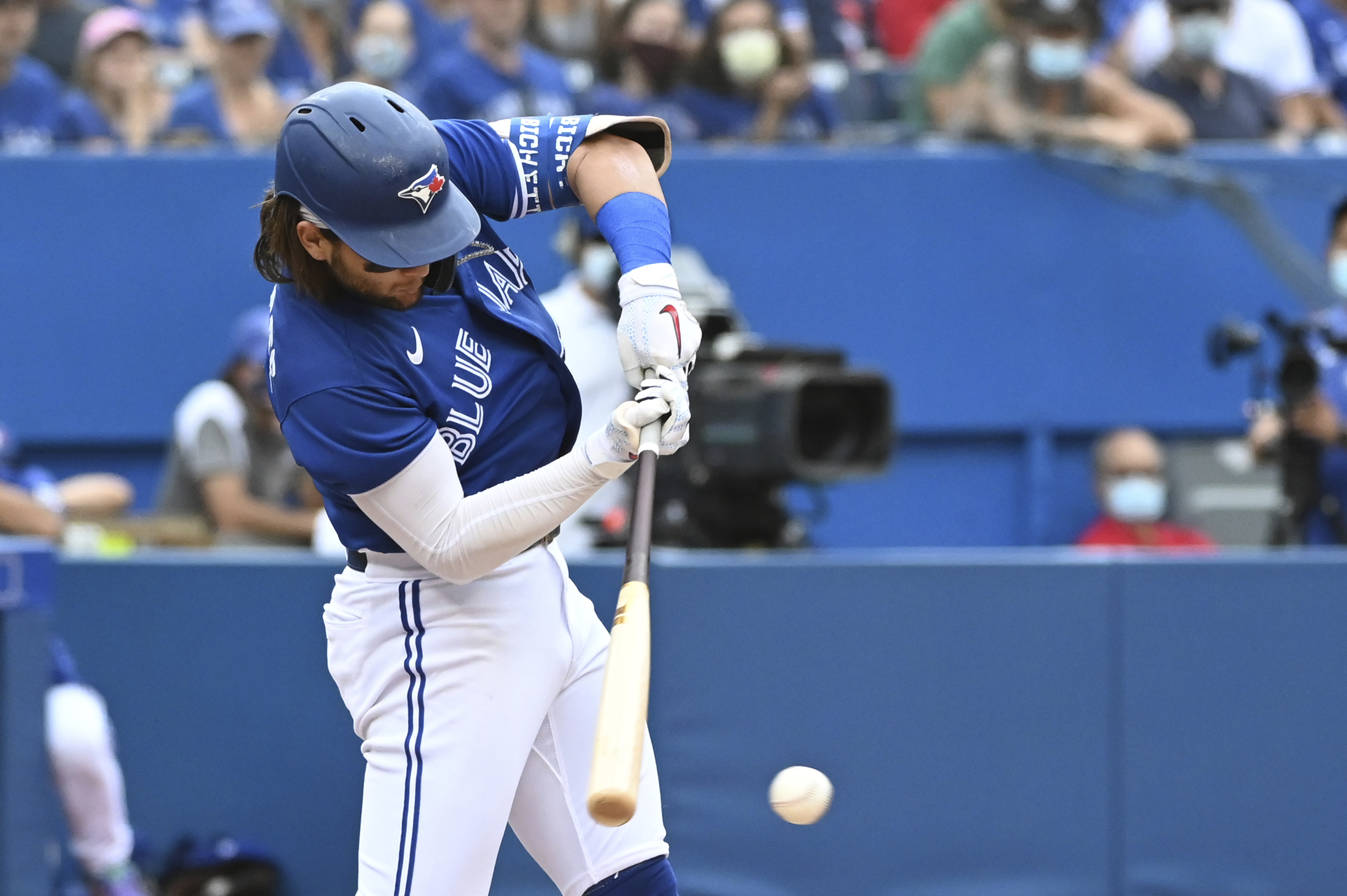 Randal Grichuk drives in 5, Jays beat A's 10-4 for series split