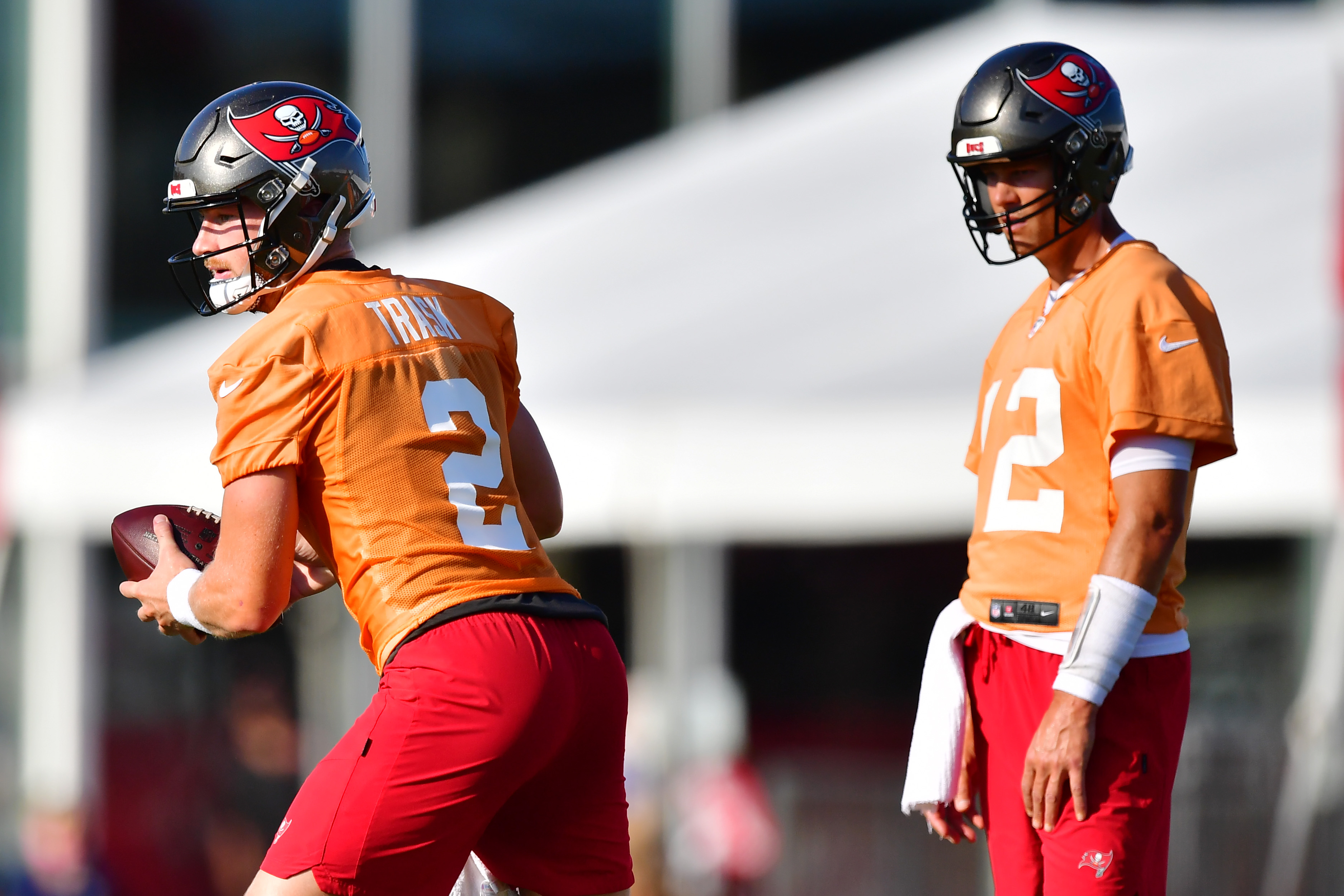 Tom Brady hits training camp field in Tampa Bay without brace on