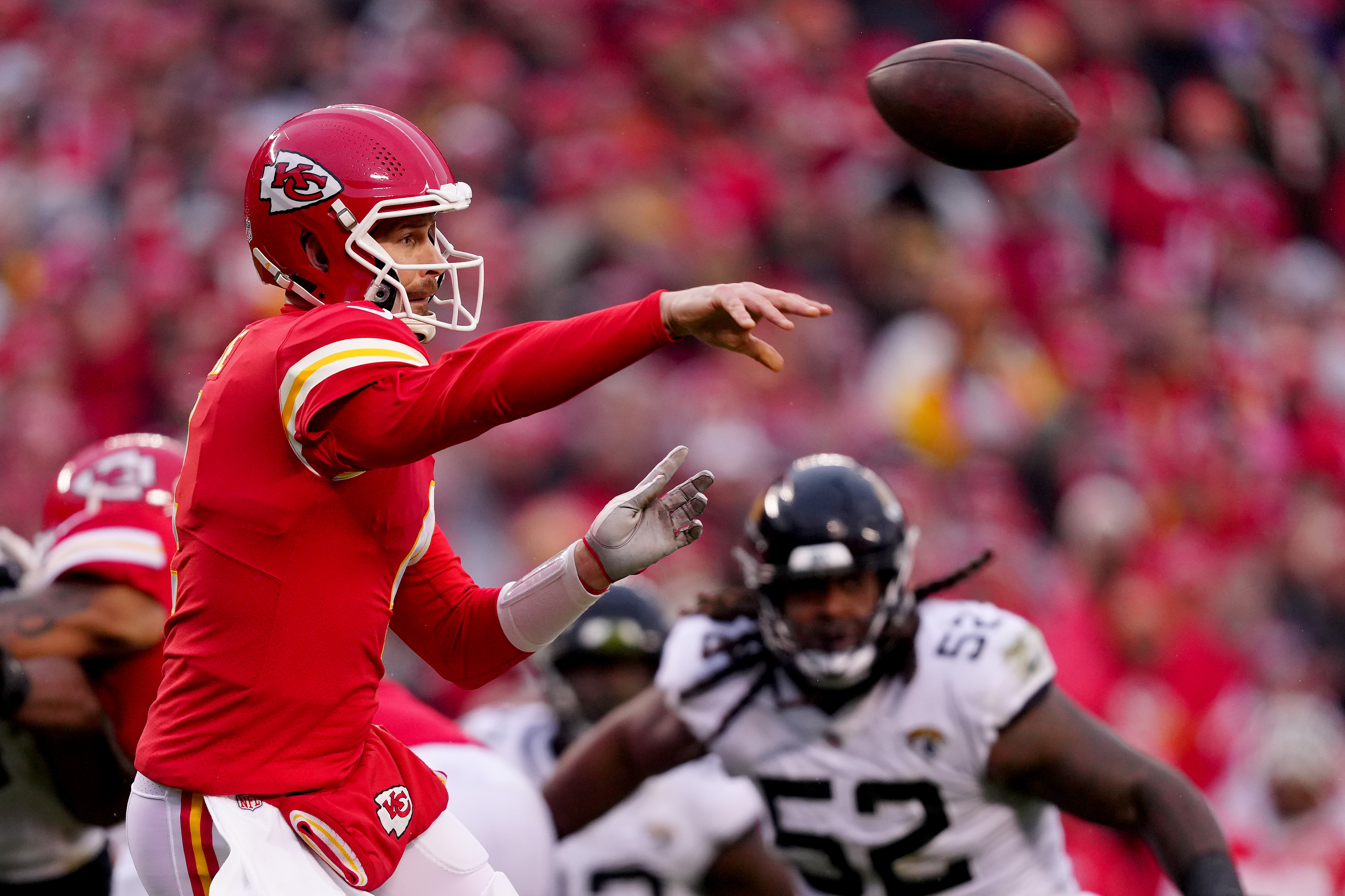 Patrick Mahomes plays through ankle sprain, leads Chiefs to Super