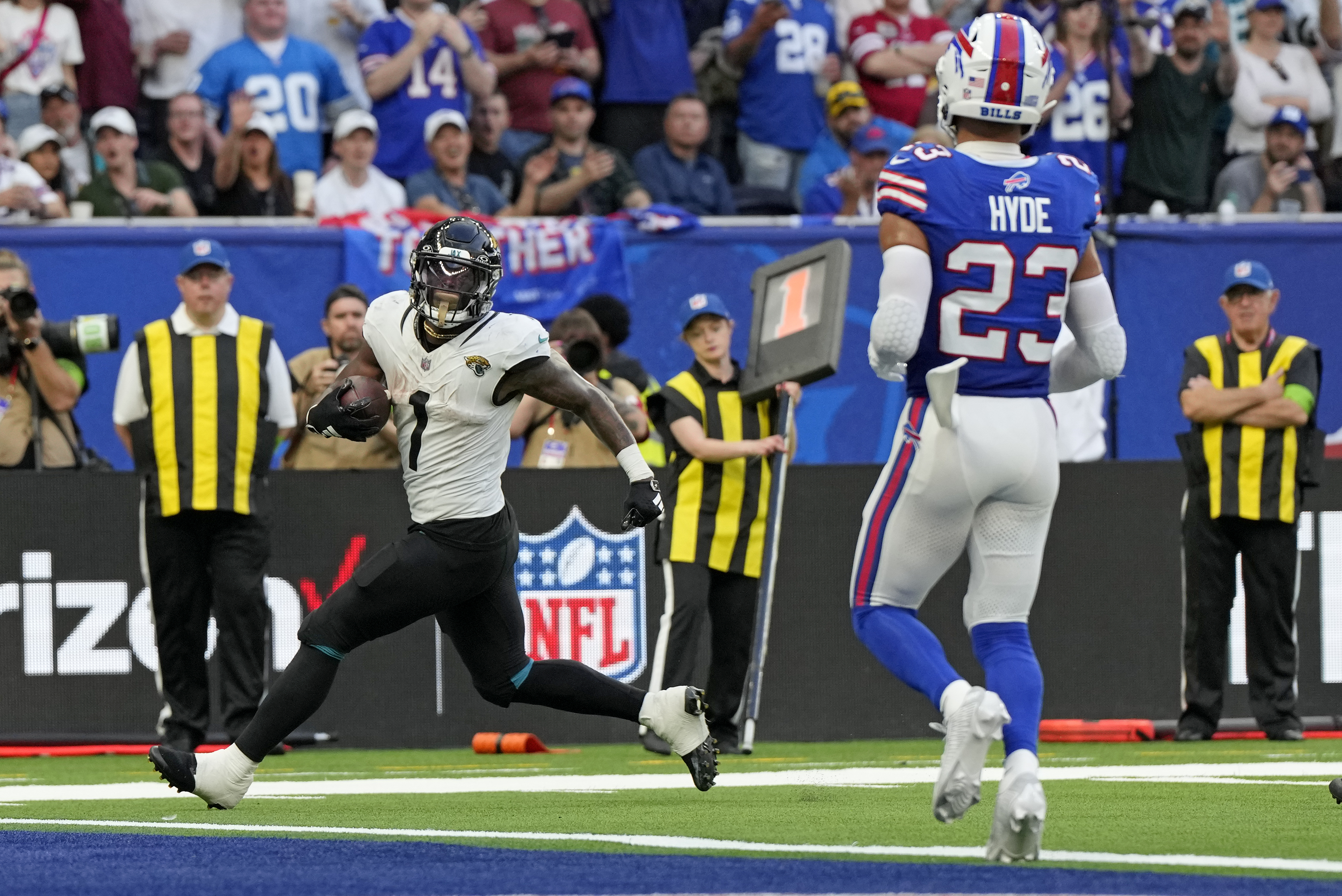 Josh Allen shines in Jaguars' Thursday Night Football win