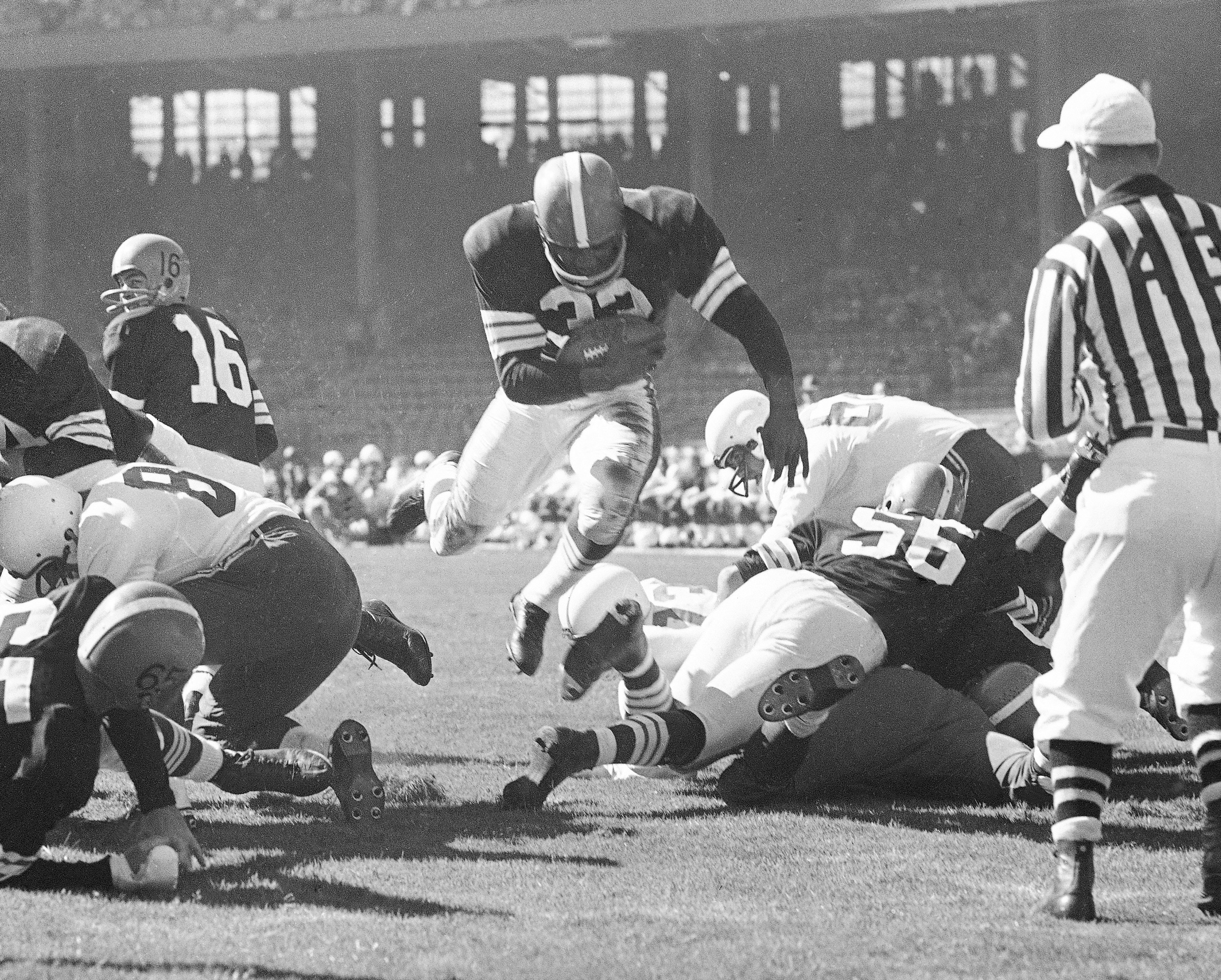 Lot Detail - 1957 Cleveland Browns Team Signed Football Including Rookie  Jim Brown