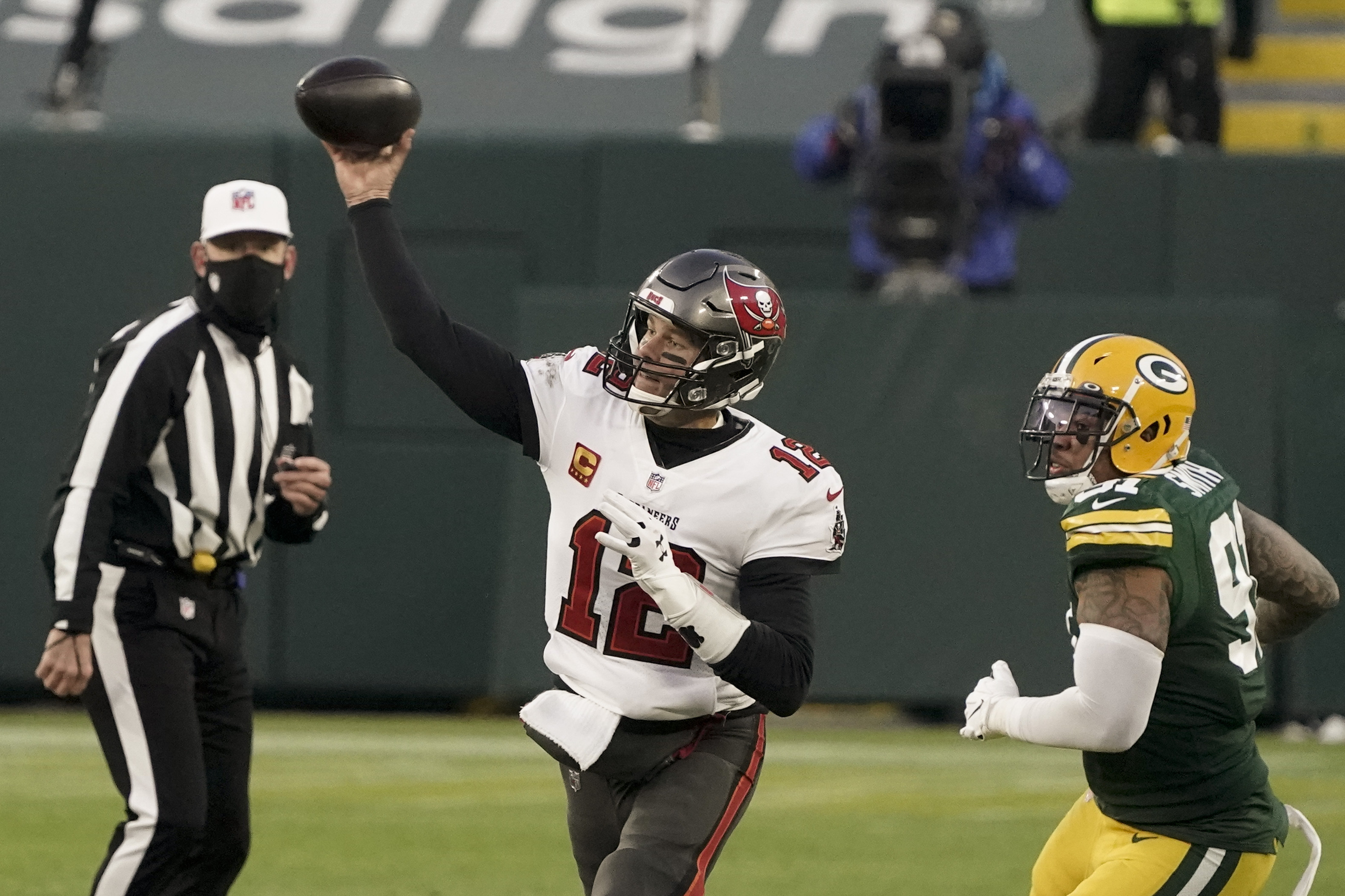 Tom Brady advances to 10th Super Bowl as Buccaneers hold off Packers,  31-26, in NFC title game - The Boston Globe