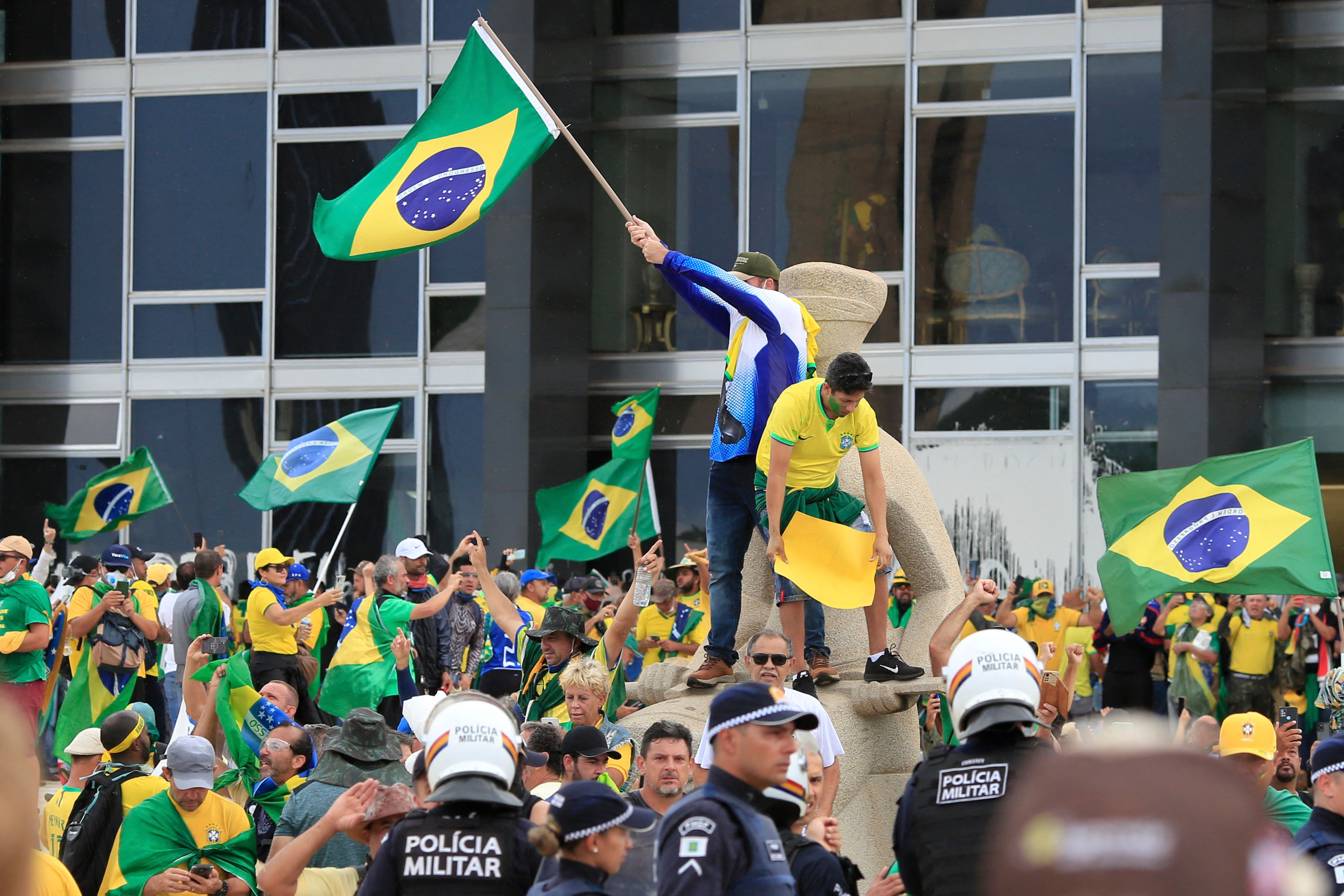 Leftwing Brazilians hope to reclaim football jersey from Bolsonaro movement, Brazil