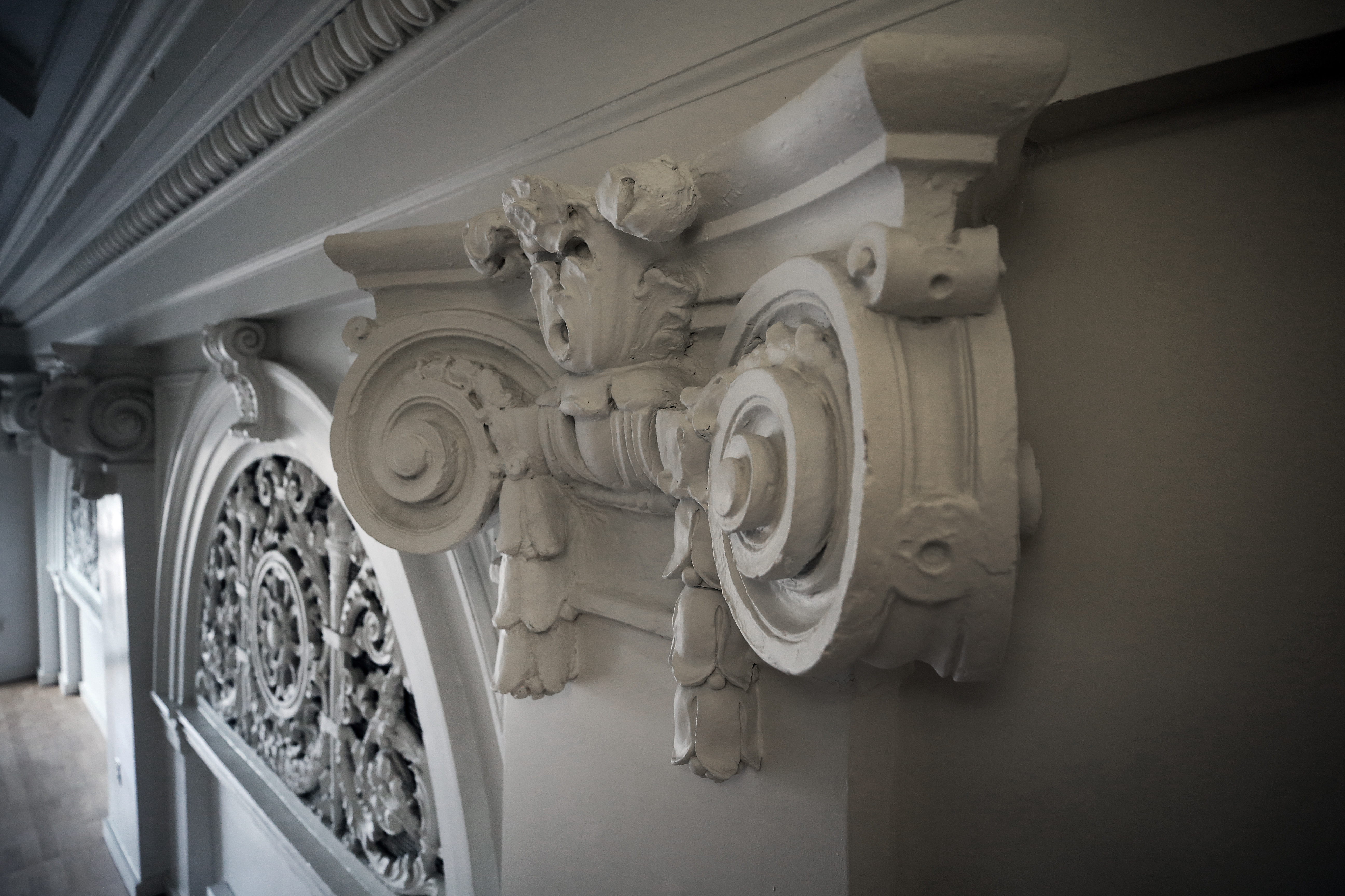 BOSTON, MA - 1/06/2021: 011721HOMEOFTHEWEEK.... A detail of wall decoration. Home of the Week is of an apartment for rent on the fourth floor of the old Charlestown High School in Boston. A small unit that has decorative walls and high ceilings because it used to be part of the auditorium. (David L Ryan/Globe Staff ) SECTION: BUSINESS
