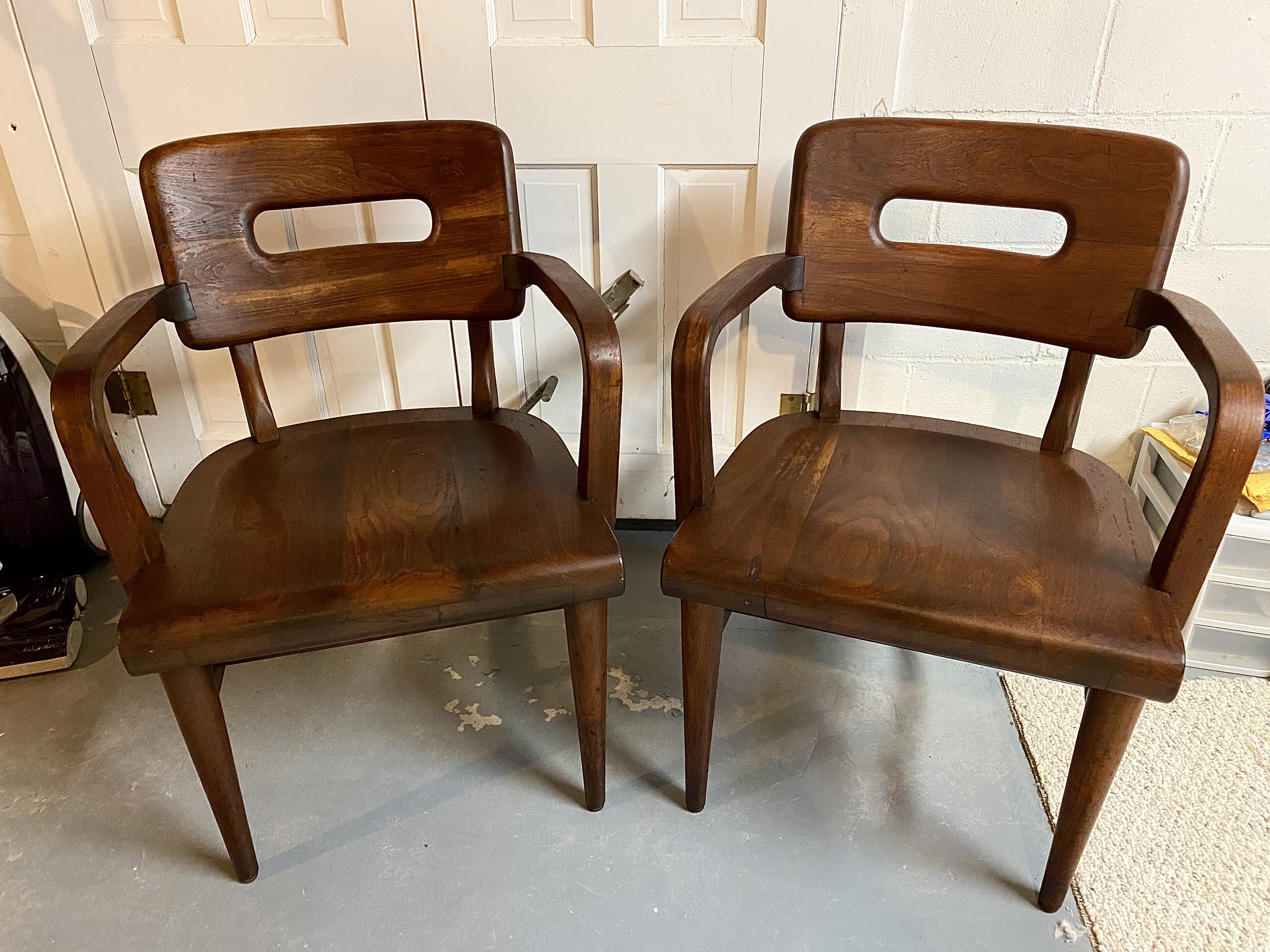 After searching for these in their price range in every antique shop, Biscoe discovered a pair of Gunlocke chairs from the 1950s for $ 150 on the Facebook Marketplace in Falmouth.
