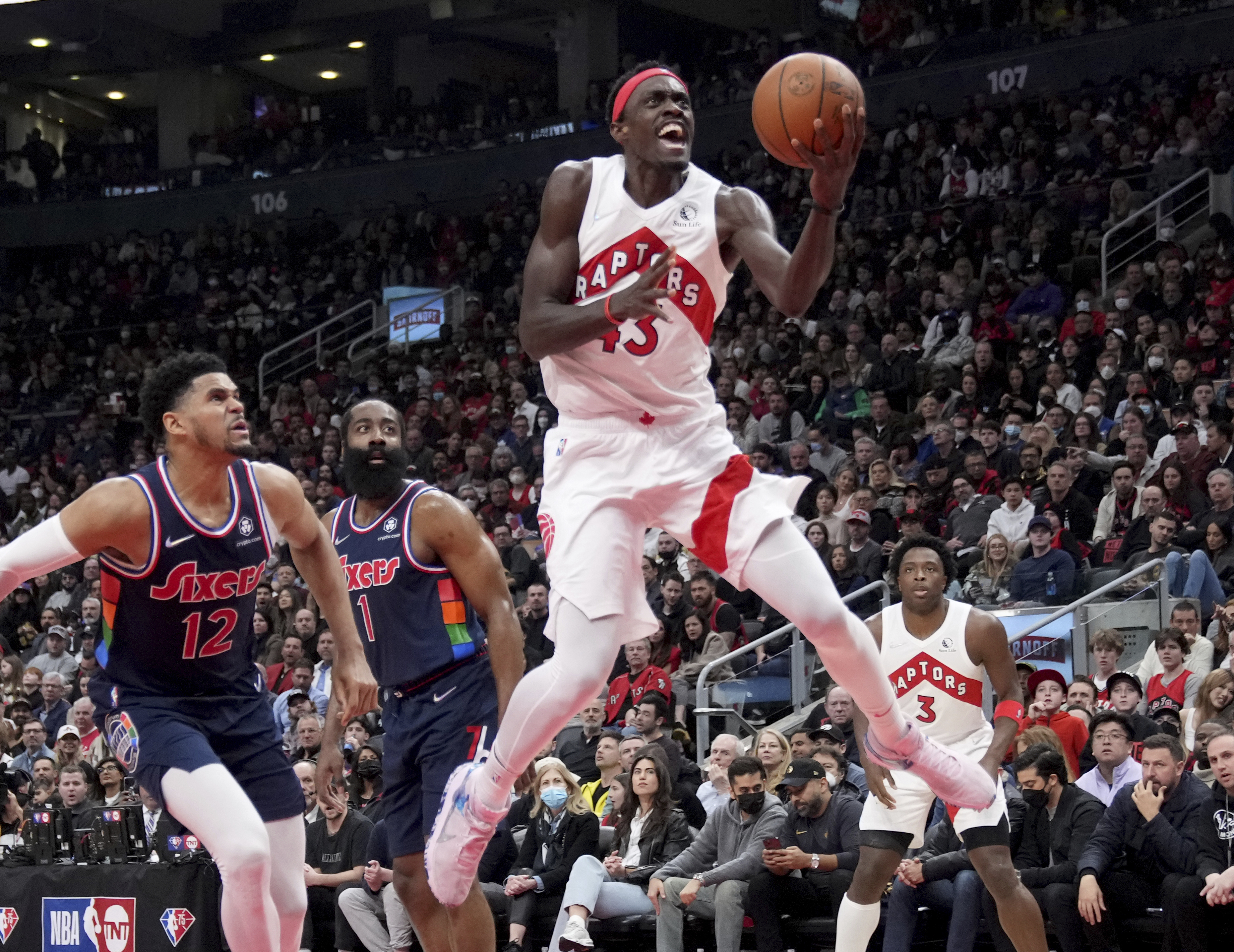 Pascal Siakam scores 34 in Game 4 to help Raptors stave off a