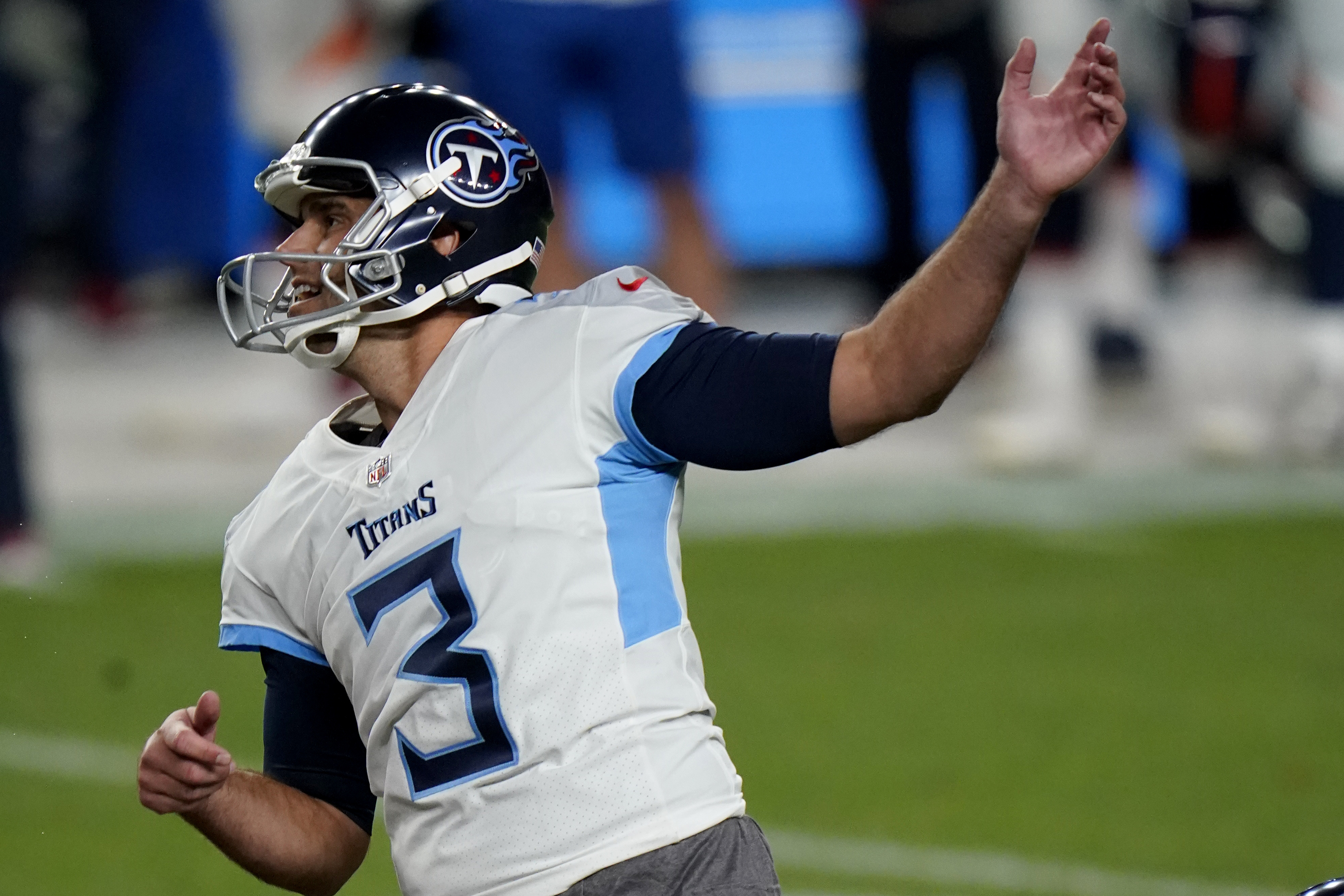 Titans kicker Stephen Gostkowski had kicking issues in Week 1 against the Broncos in Denver.
