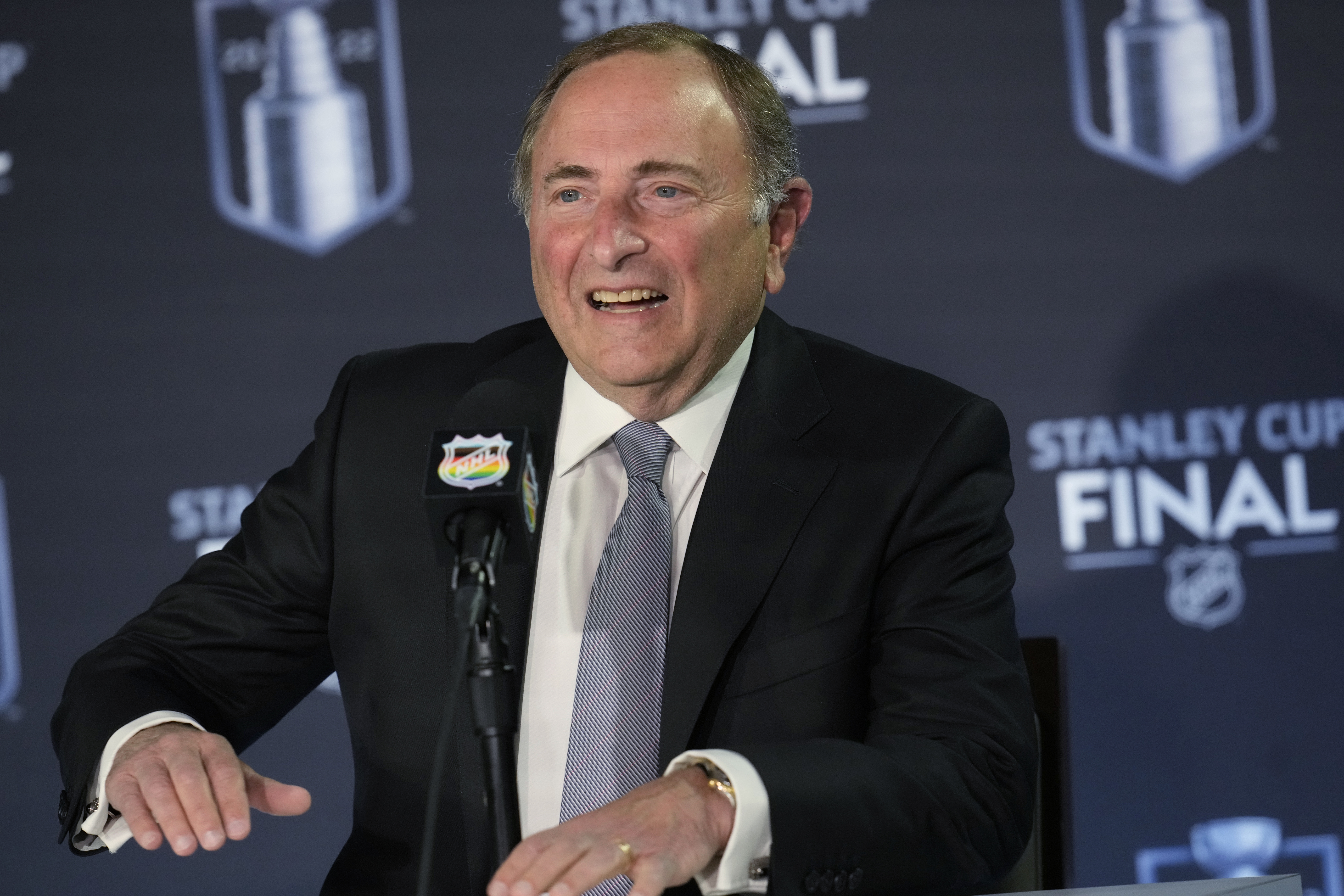 NHL projected to set revenue record this season, Commissioner Gary Bettman  says - The Boston Globe