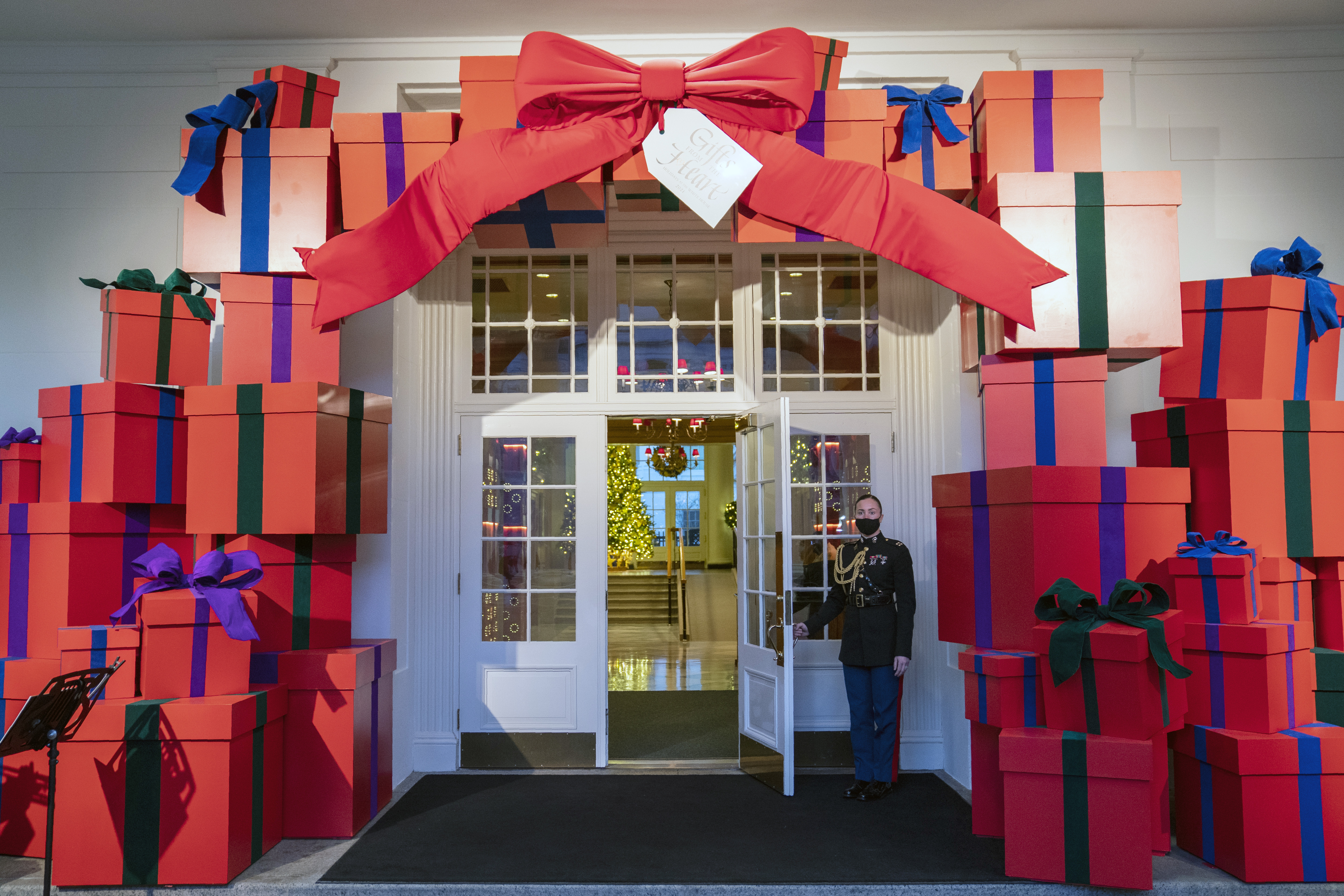 Christmas ornament honors gingerbread White House tradition