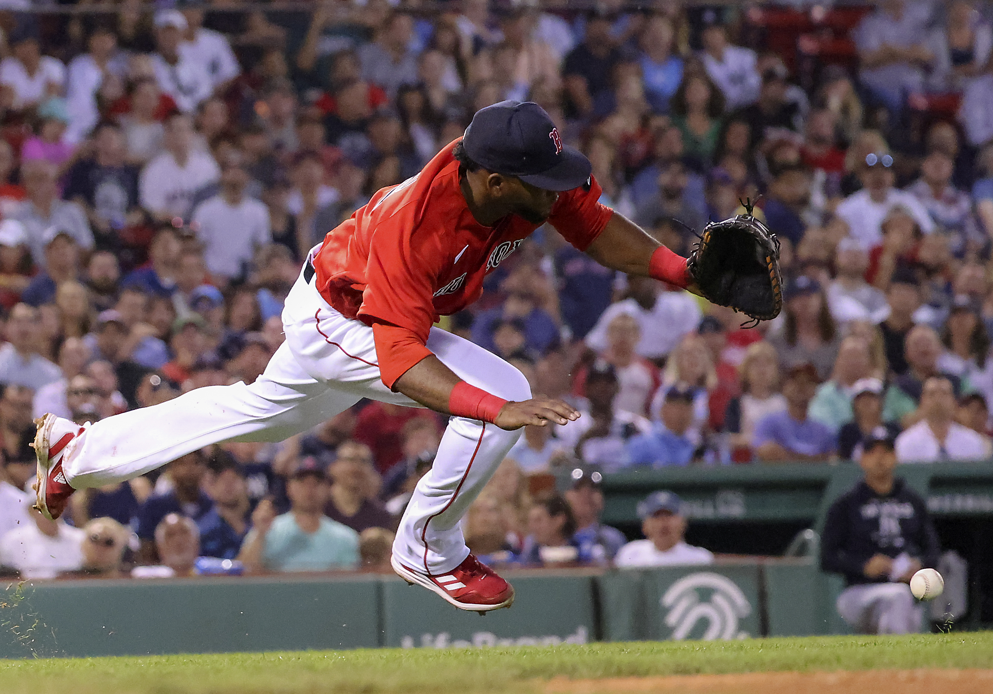 Red Sox savor title, and comfort of home
