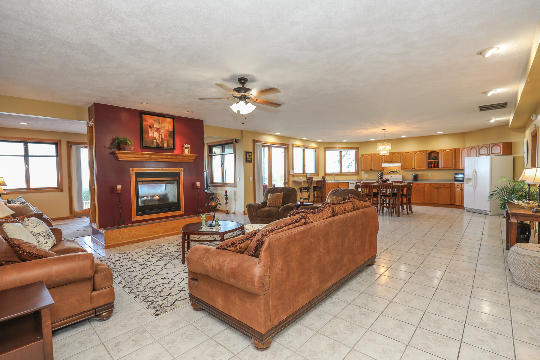 23-scenic-drive-pelham-first-floor-living-room