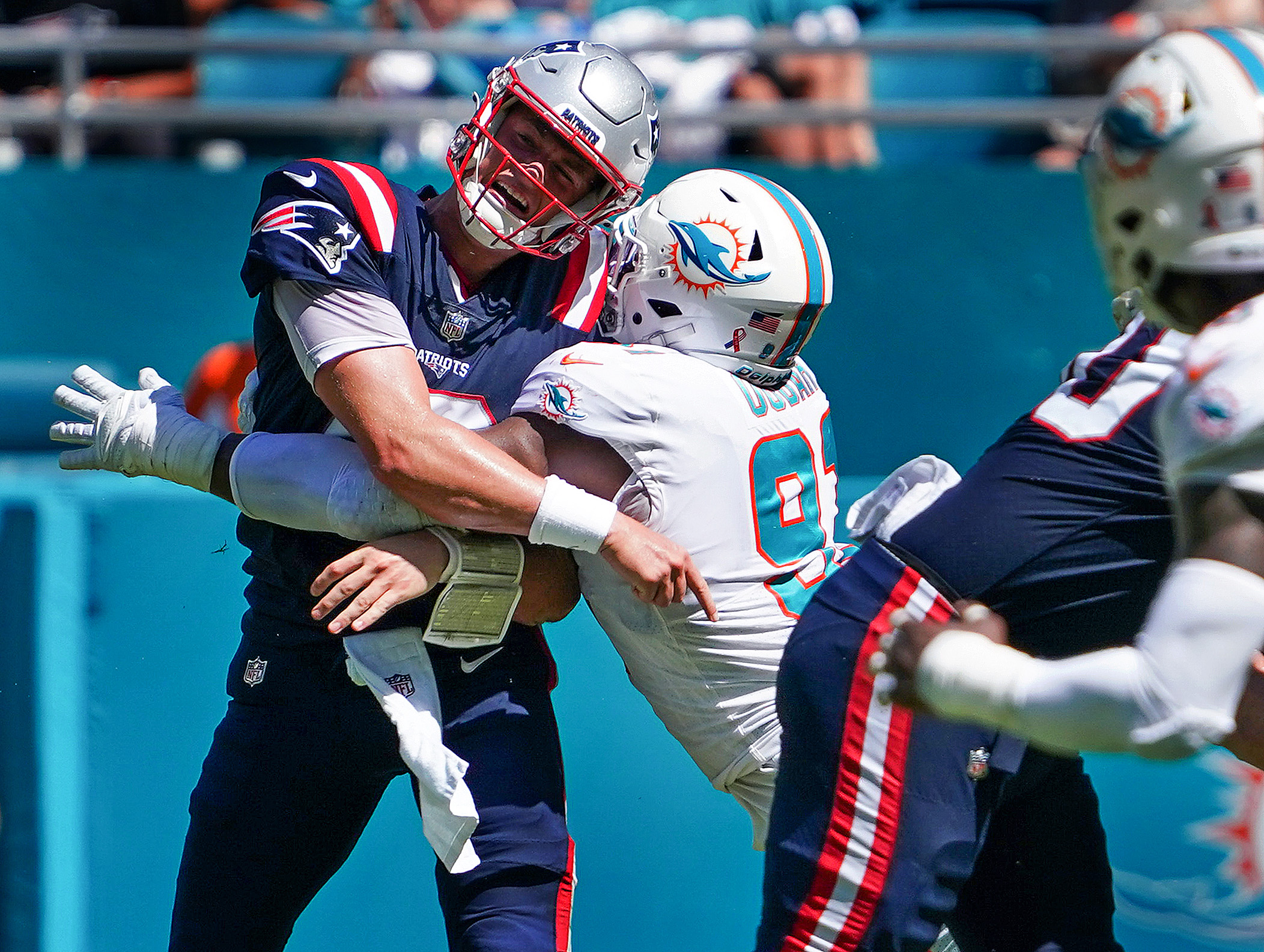 Snow' in Miami During Dolphins-Packers Christmas Game Is Blowing