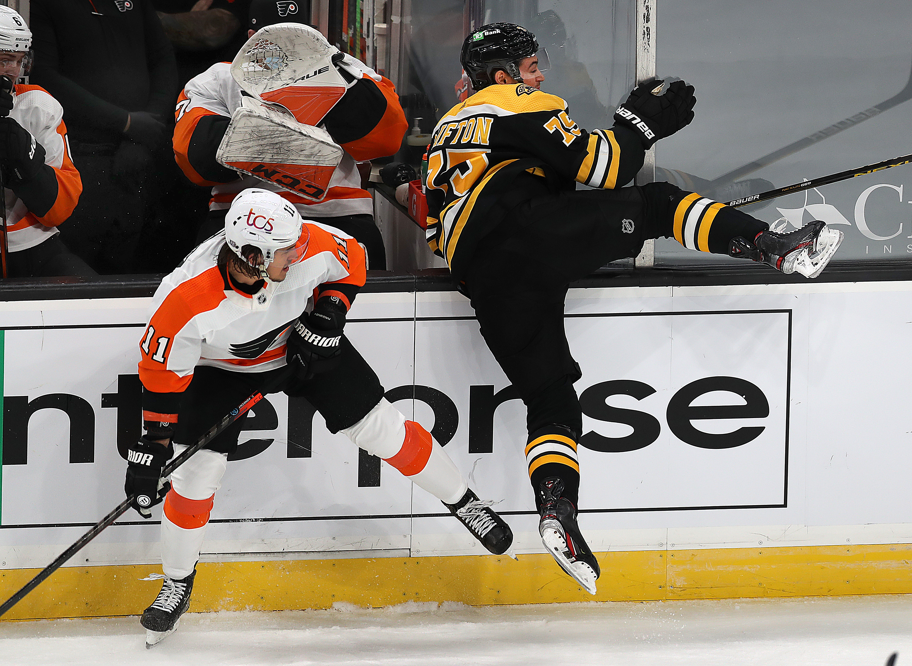 Bruins score 6 goals in rout of Flyers at TD Garden