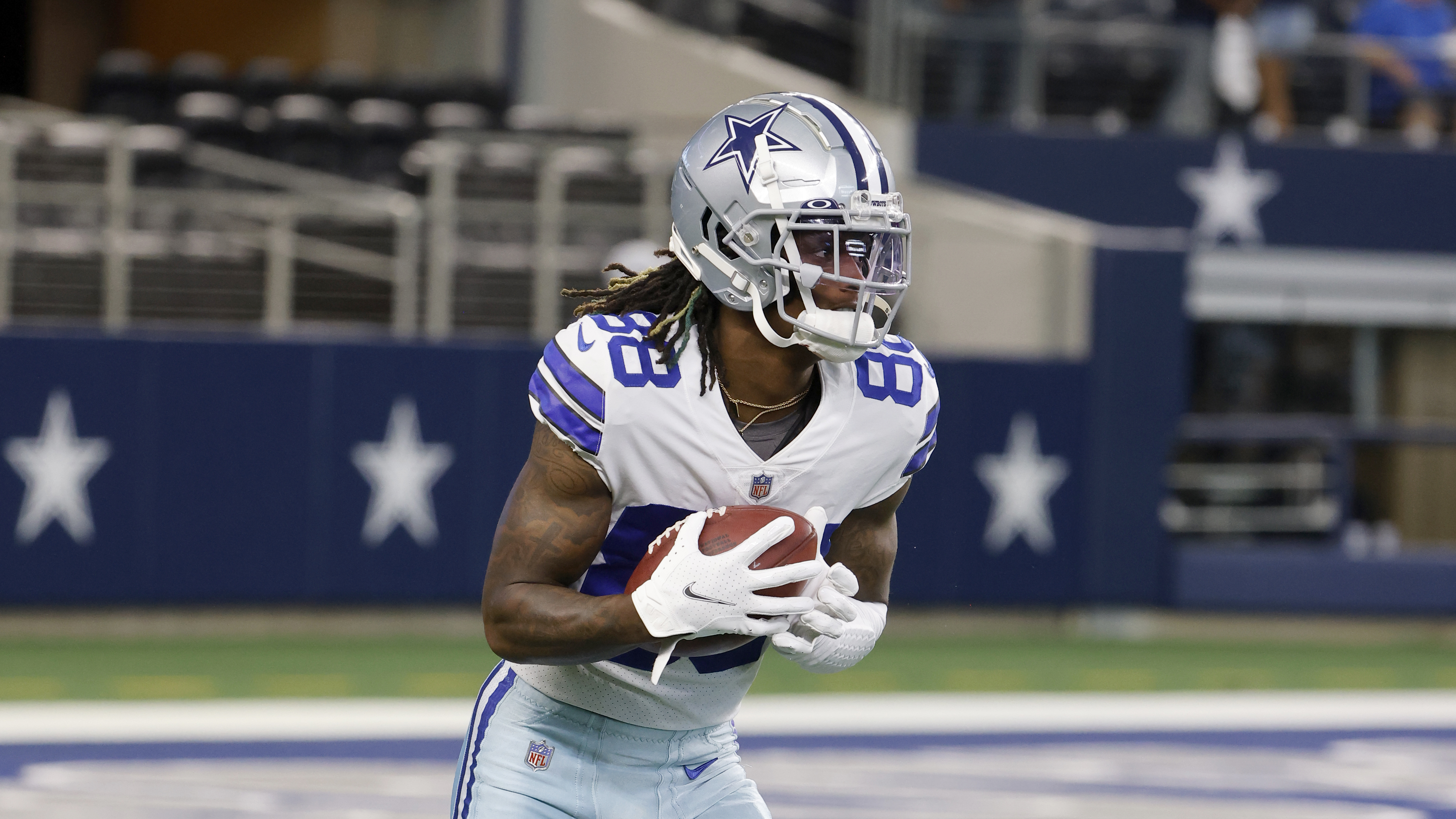 Receiver CeeDee Lamb among five Cowboys under COVID-19 protocols as team  shifts back to virtual meetings - The Boston Globe