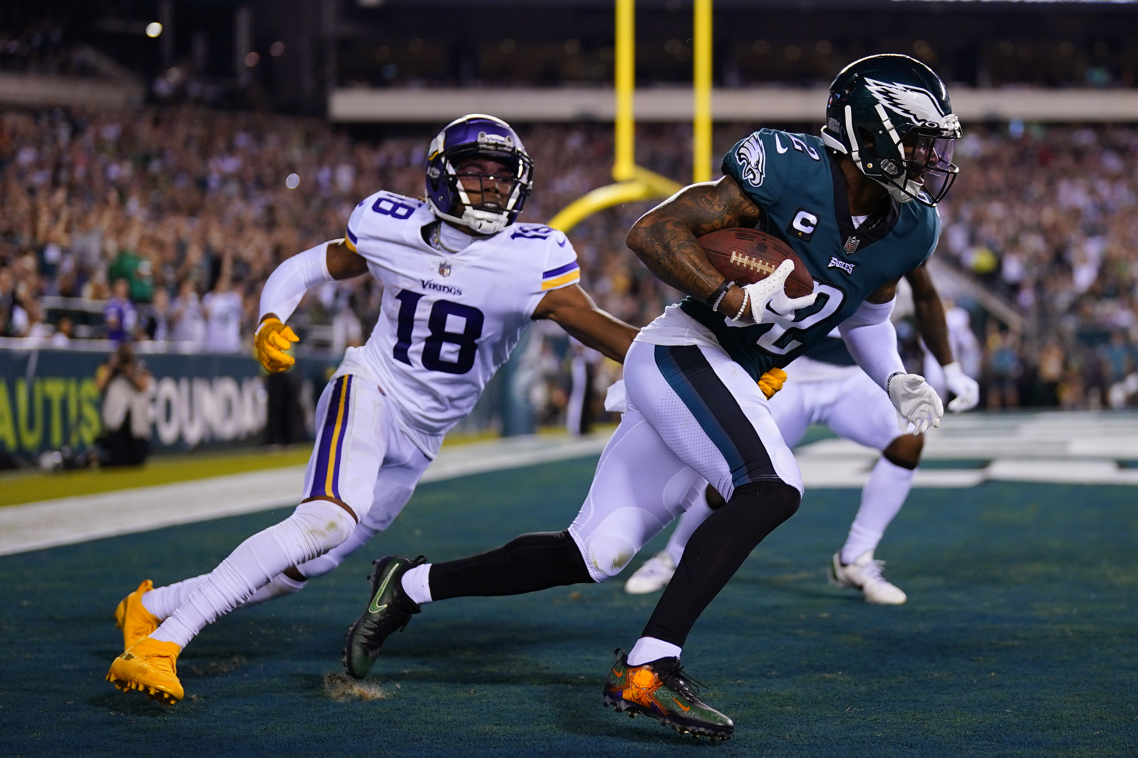 Hurts, So Good! Eagles QB Dominant in 24-7 Win Over Vikings - Bloomberg