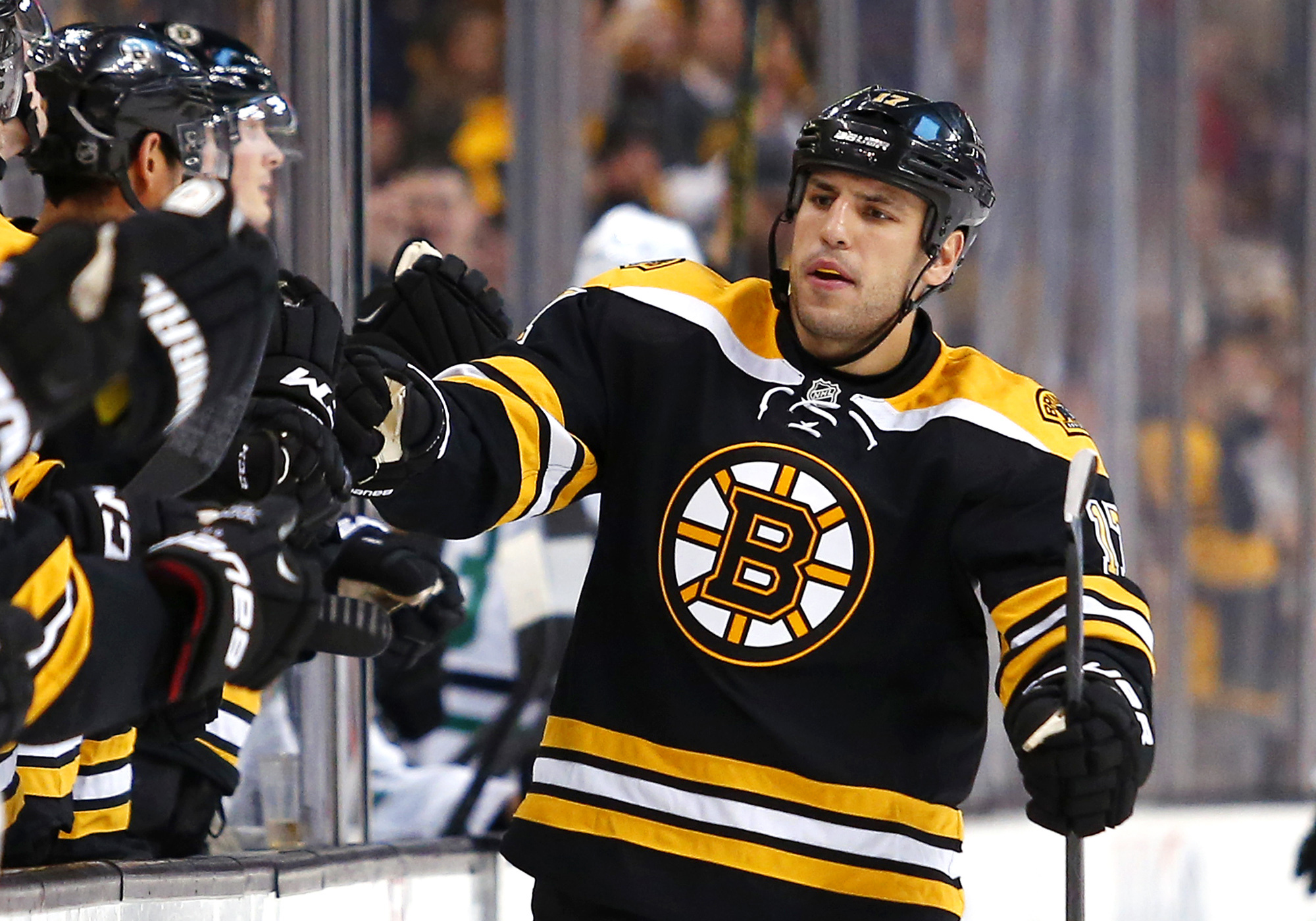 Lucic Excited to Be Back in Town