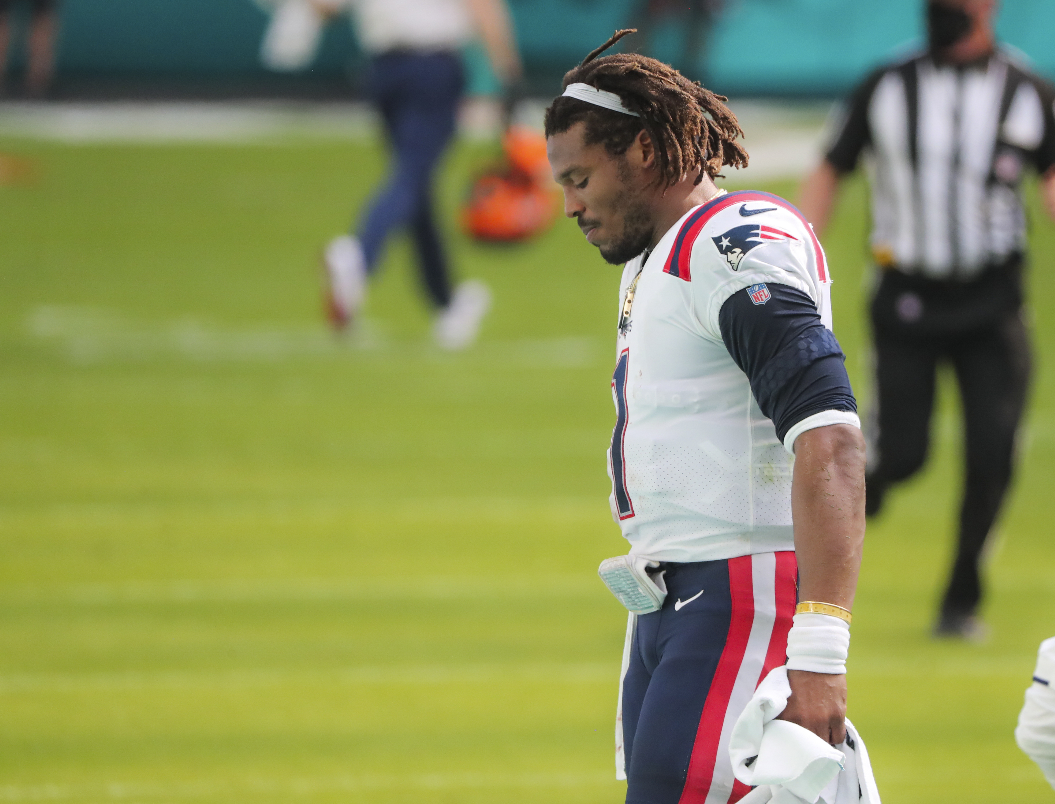 Patriots lose to Dolphins, 22-12; will miss playoffs for first