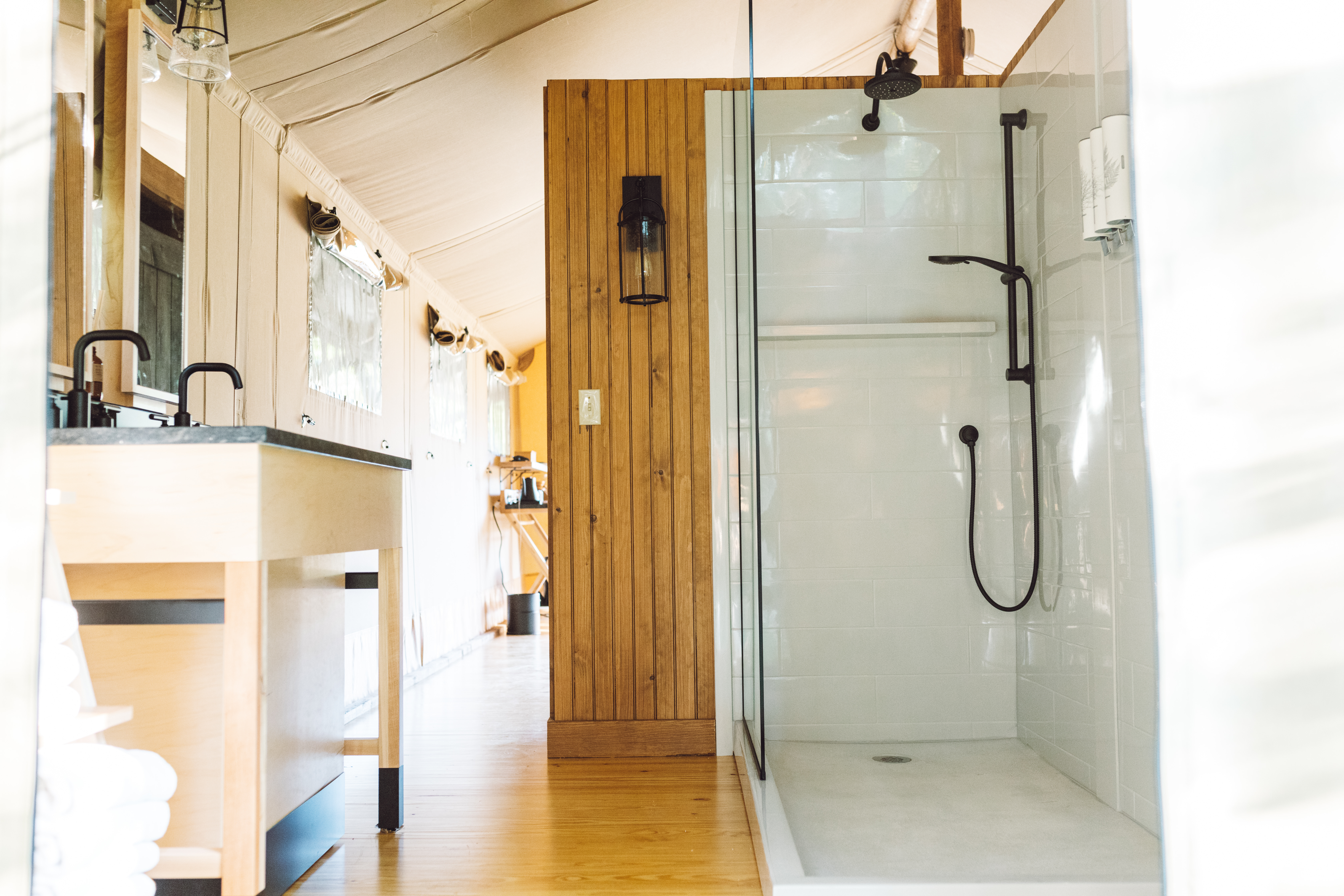 A bathroom in a tent at Terramor.