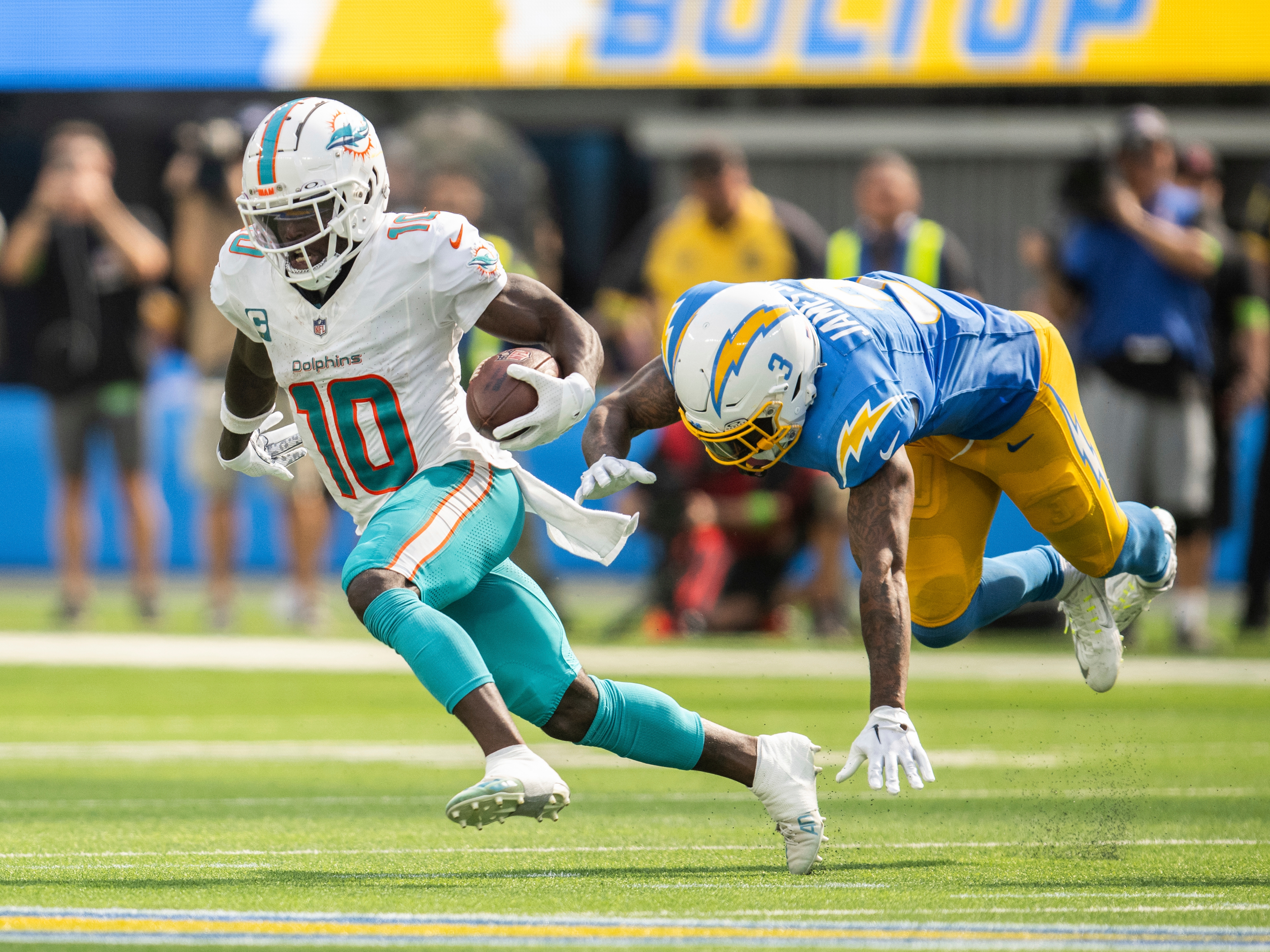 Miami Dolphins' Tyreek Hill presents ROUTE-CON 2023 - Miami Dolphins