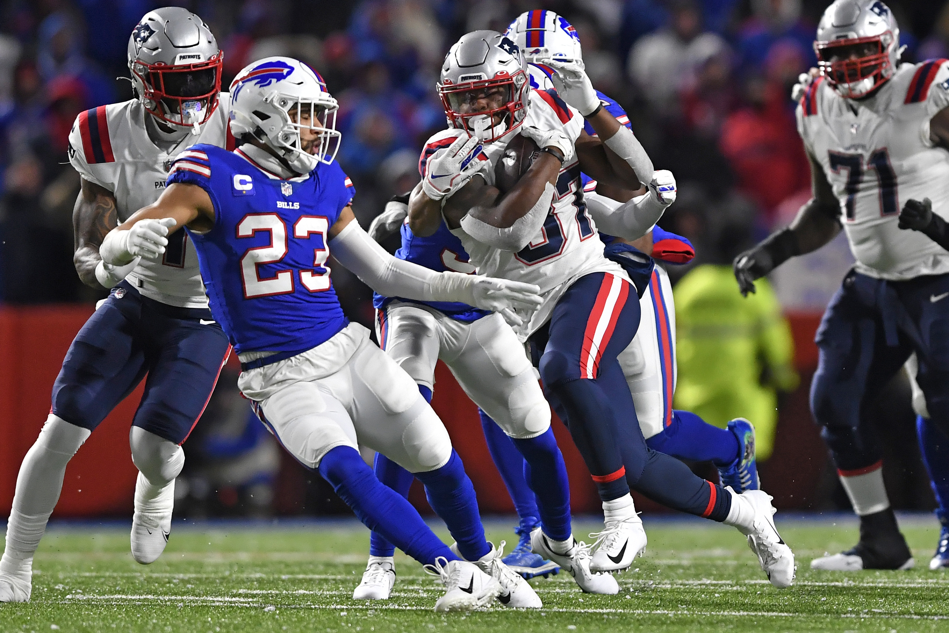 Patriots run to gritty 14-10 win over Bills on Monday Night Football to  take control of AFC East