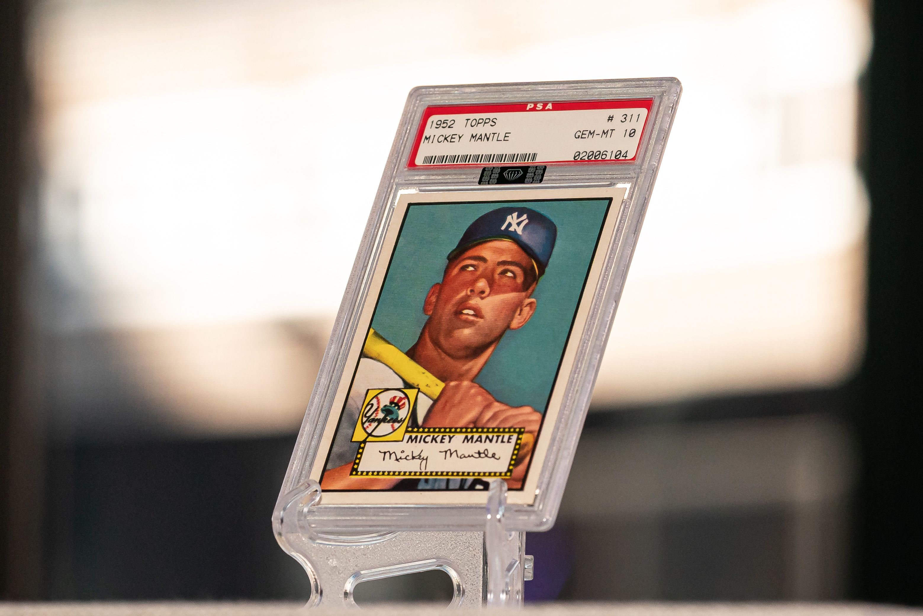 Mickey Mantle rookie card sold at auction for record $12.6 million - The  Boston Globe