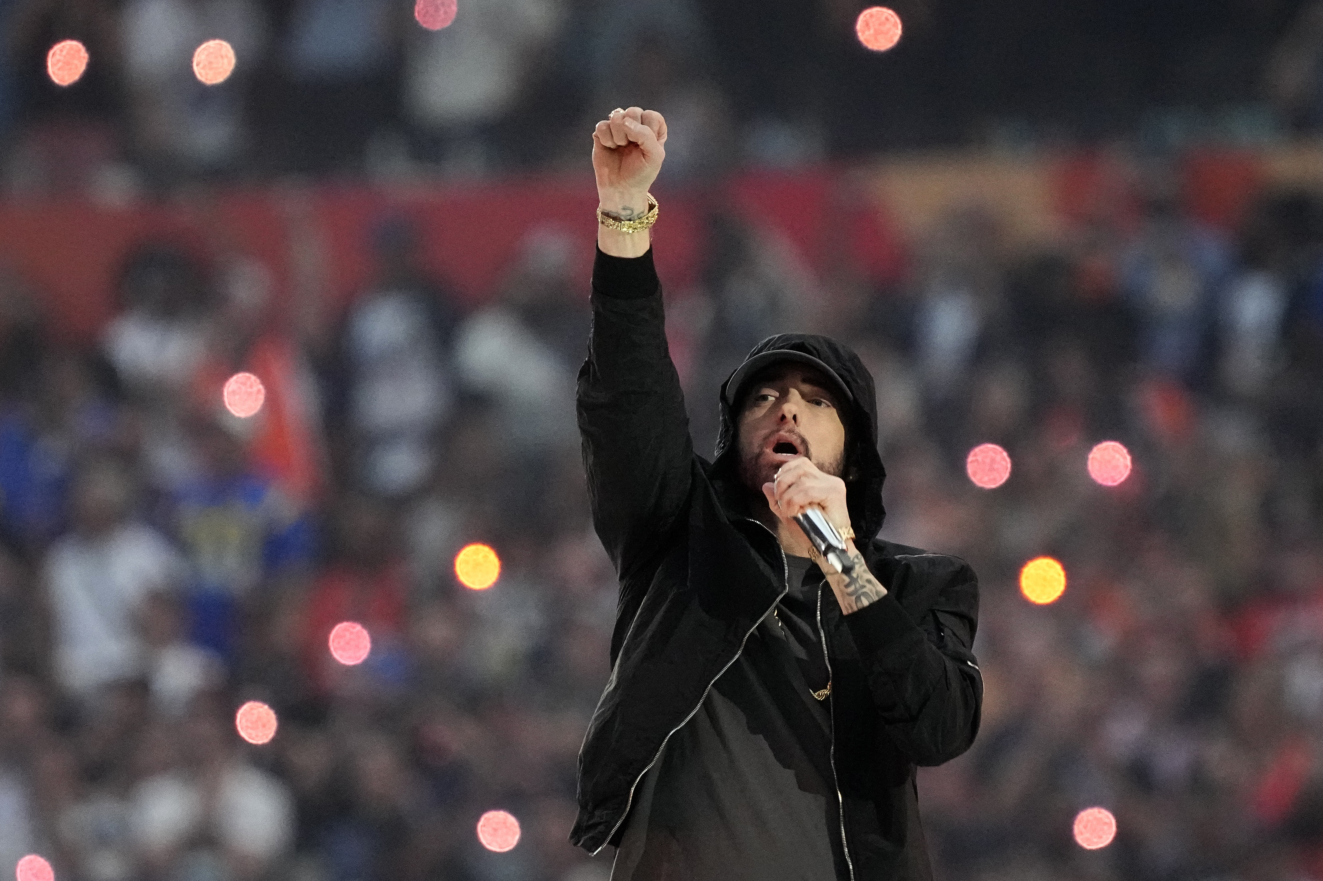 Los Angeles, United States. 13th Feb, 2022. Rapper Curtis 50 cent Jackson  performs in the Pepsi Super Bowl LVI Halftime Show during Super Bowl LVI  between the Cincinnati Bengals and Los Angeles