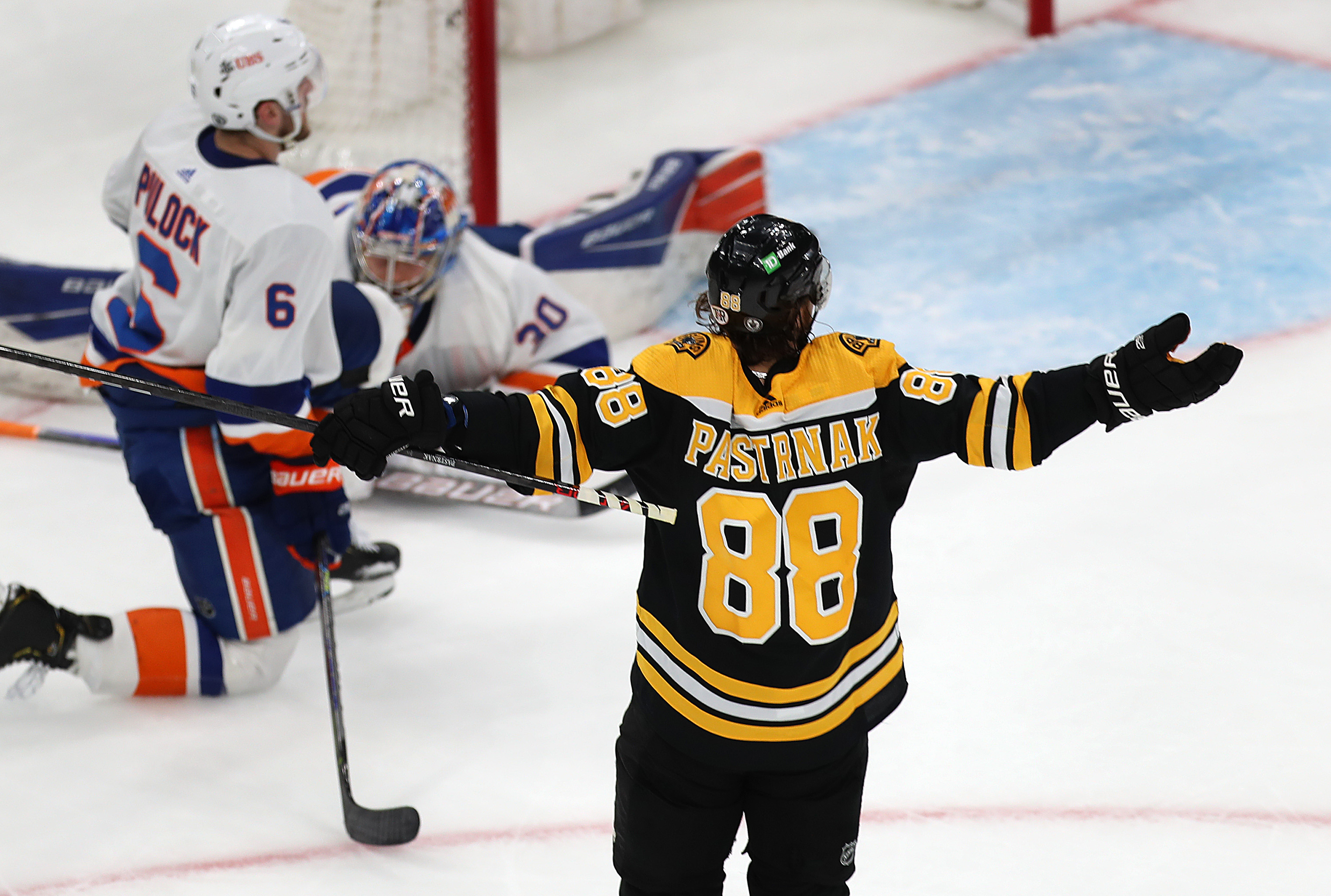 Sizzling Pastrnak's hat trick sends Bruins past Ducks, 7-1