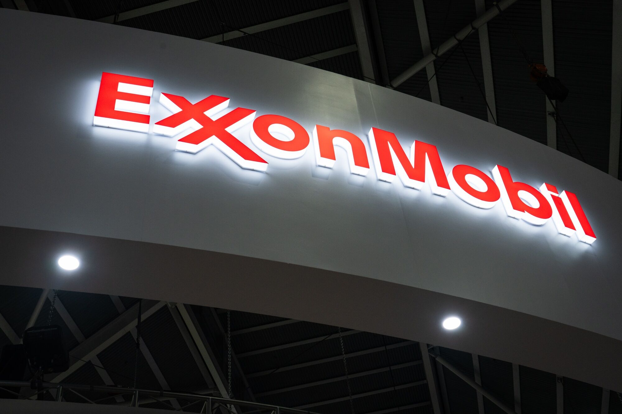 In Boston speech, Exxon Mobil CEO says he's still betting big on