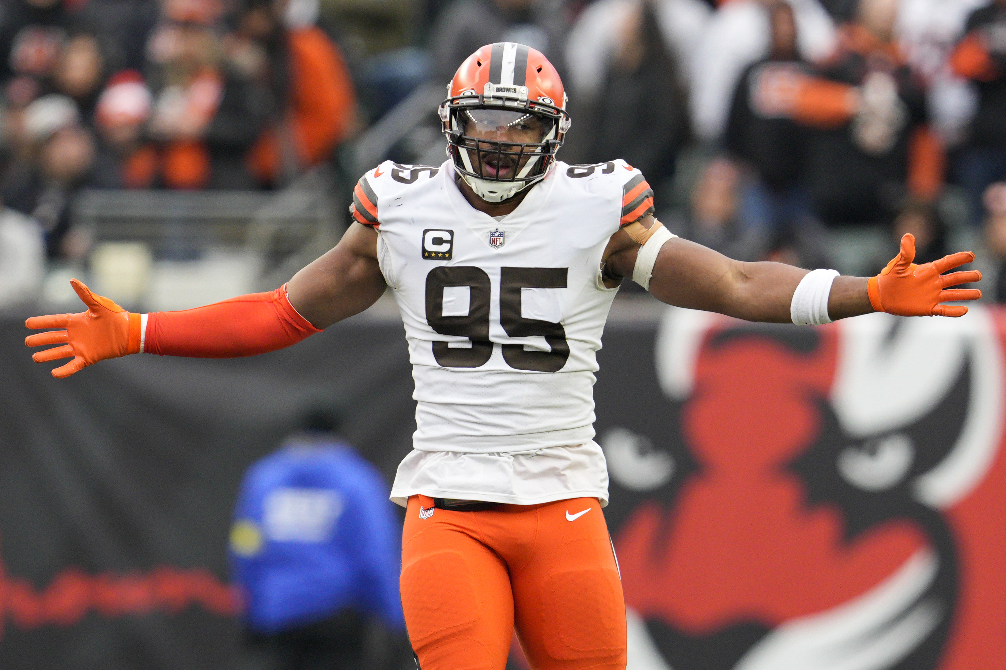 Browns' All-Pro Garrett back practicing after car accident