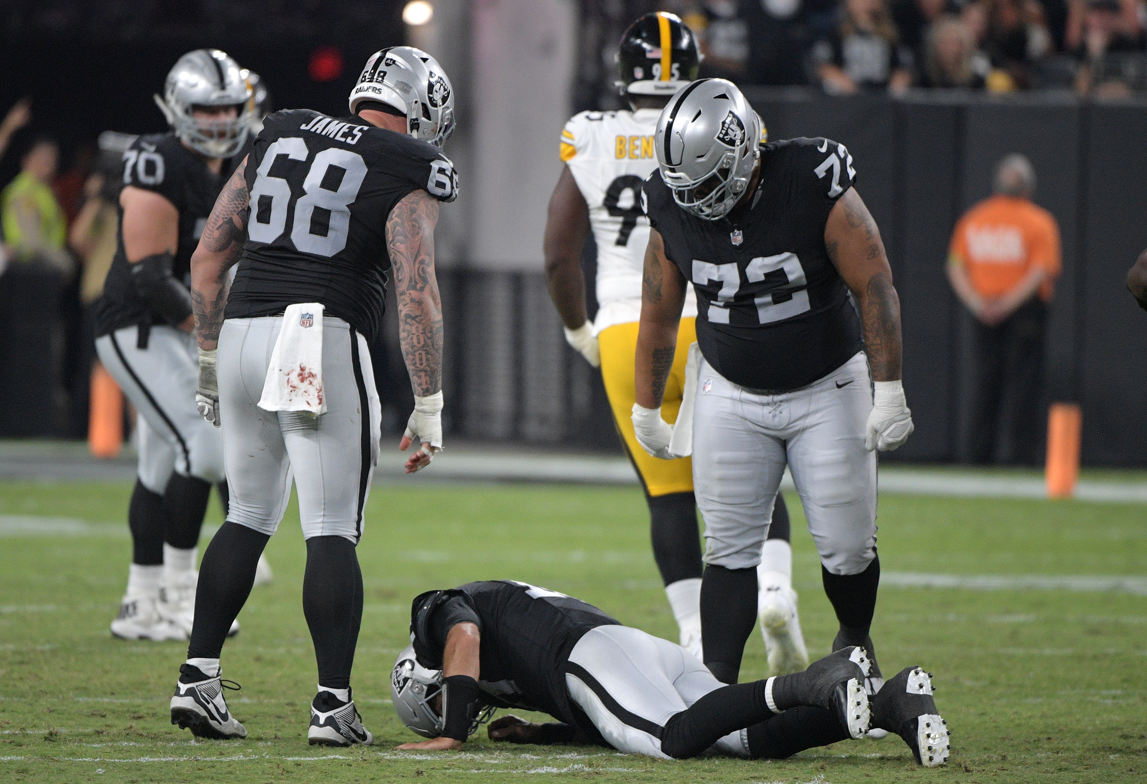 Steelers vs. Raiders at a glance, Sports