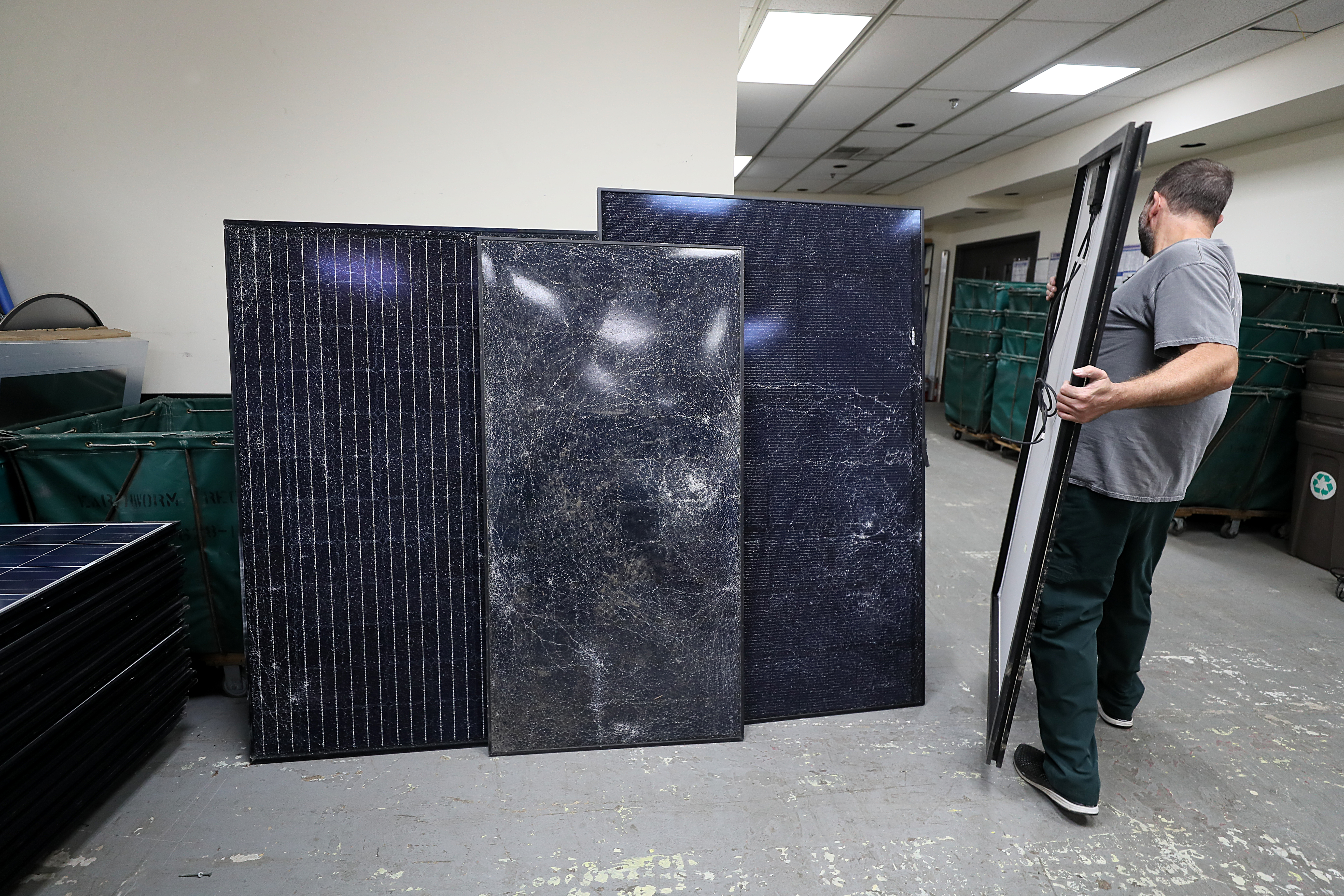 As Millions of Solar Panels Age Out, Recyclers Hope to Cash In - Yale E360