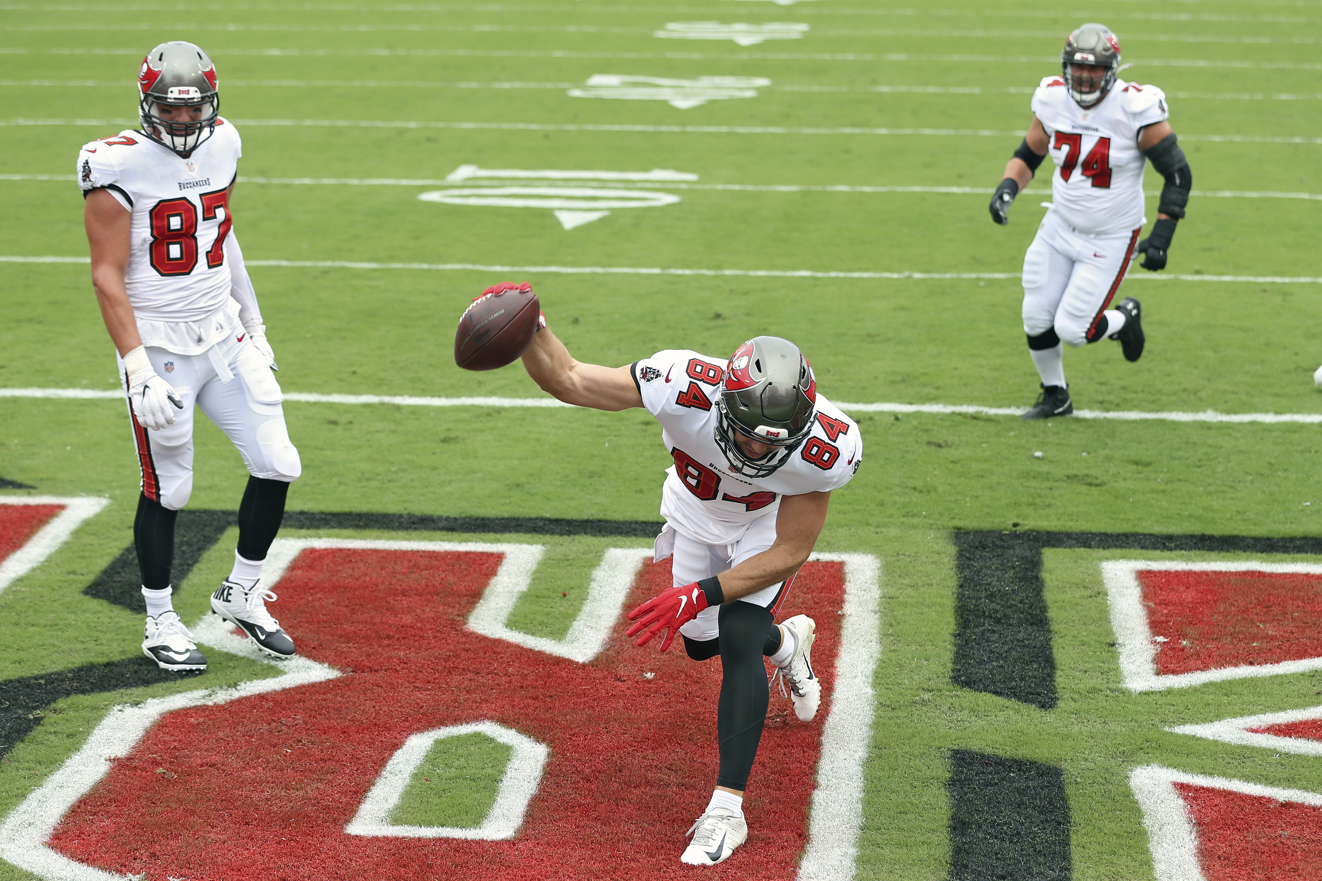 Buccaneers: 2017 Game day spotlight week 3 - Cameron Brate