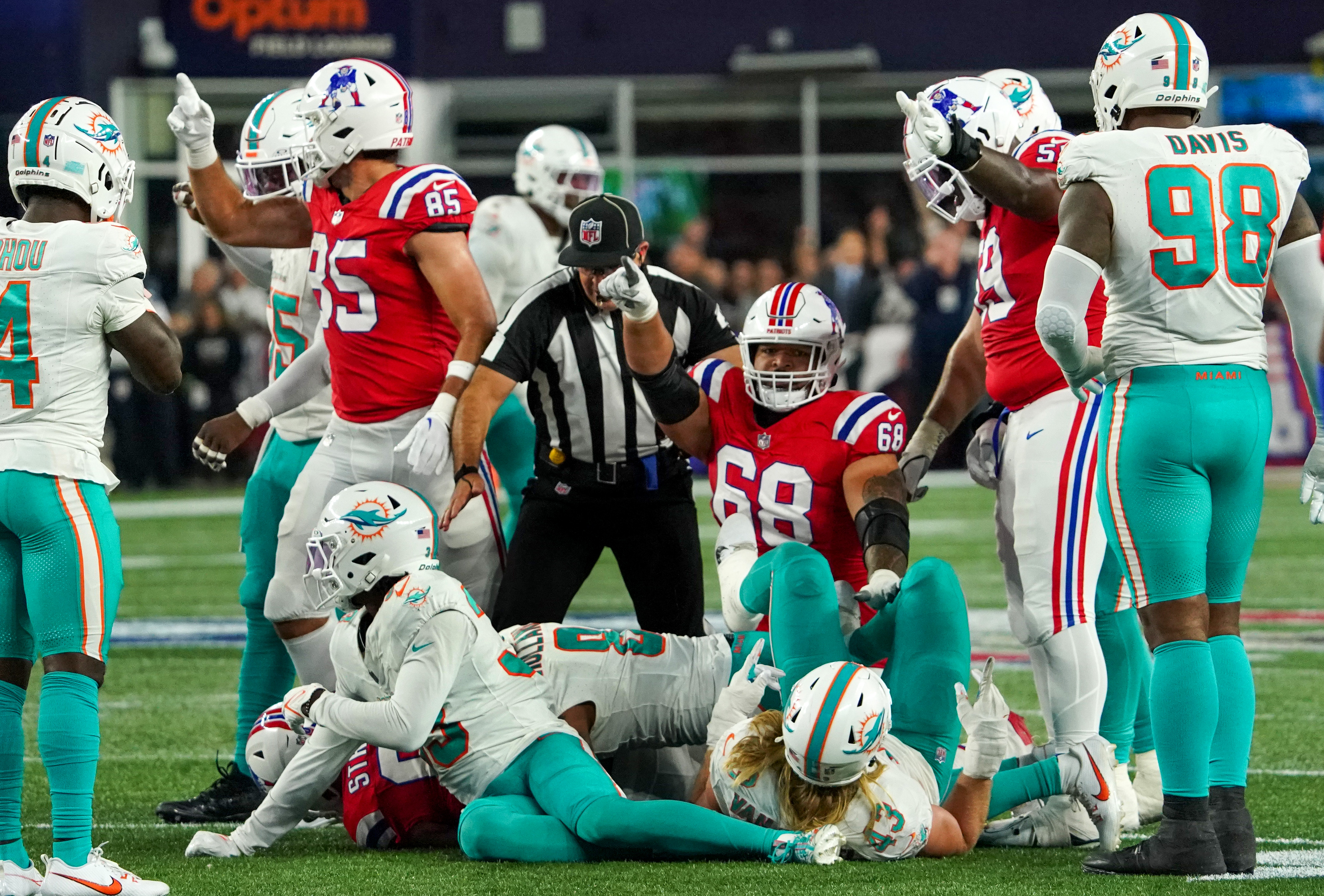 WATCH: Miami Dolphins' last-minute game-winning miracle touchdown against  the Patriots