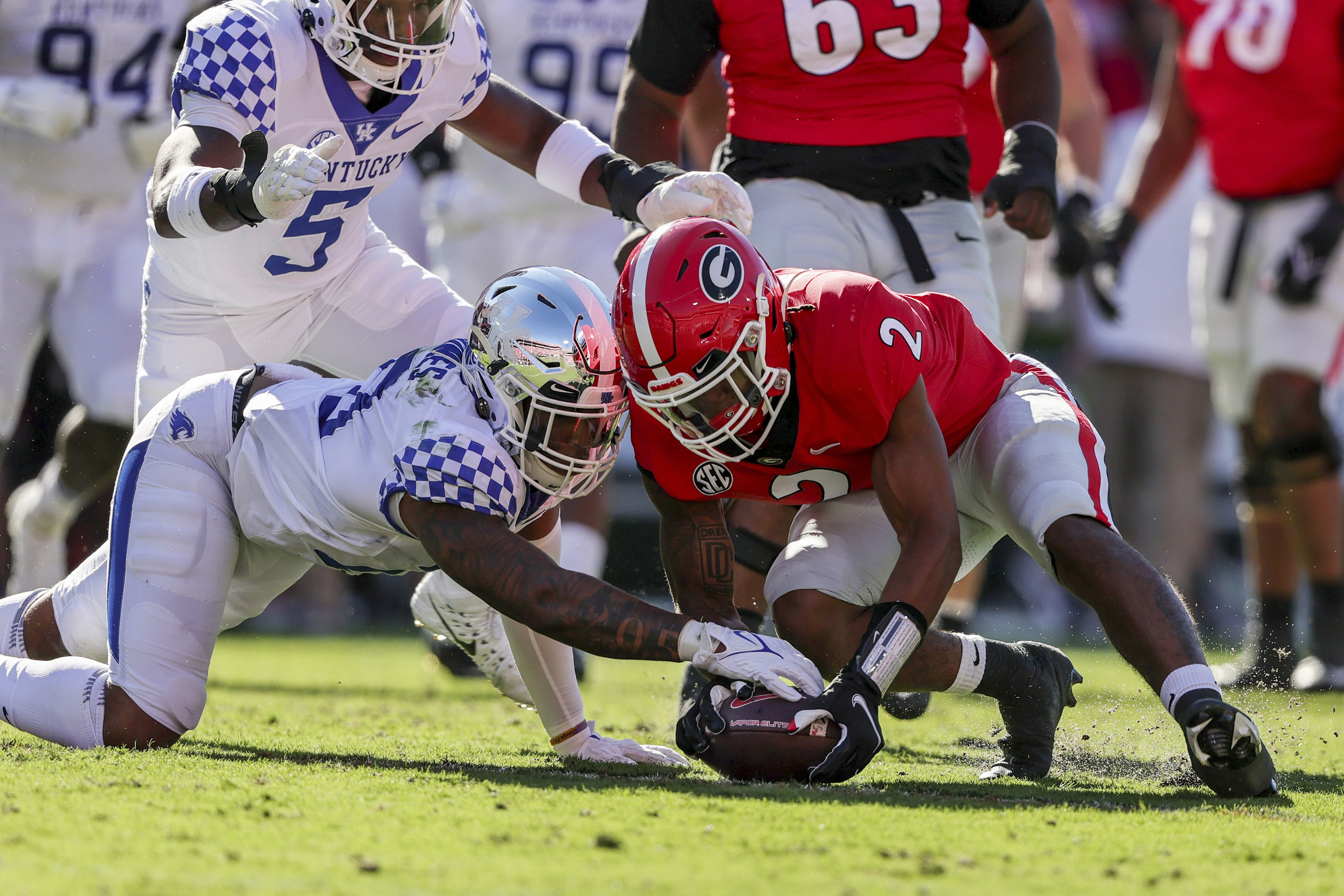 Bennett, Bowers lead No. 1 Georgia past Kentucky